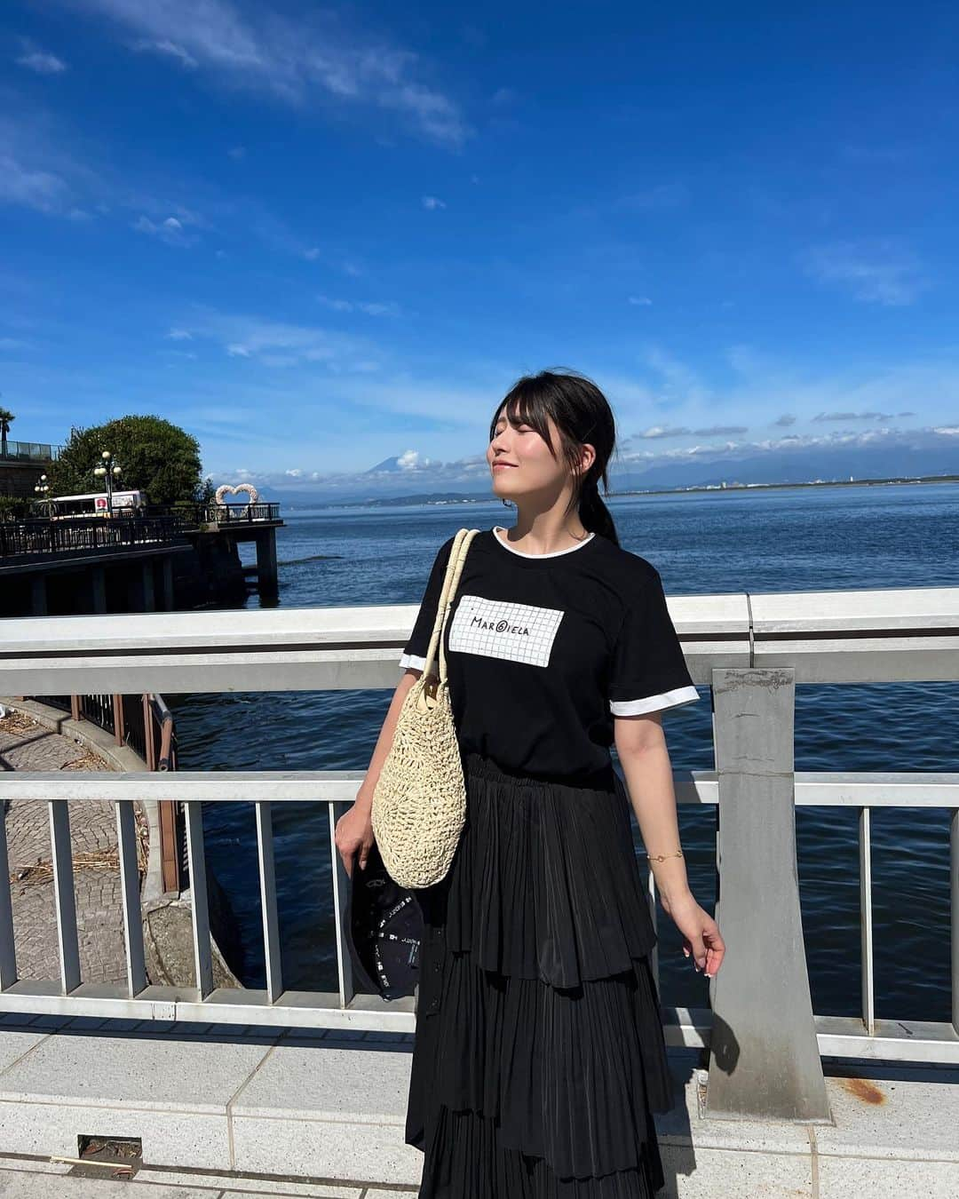 ちとせよしののインスタグラム：「江ノ島お散歩⛩ 今年何回目？😹て感じですがまたおみくじを引きまして、琵琶(芸能)の御守りが出たのと、いいこと書いてあったのでさらにやる気出ました💪🏻♡  来たるプレデビューライブ、9/24に向けて頑張ります❤️‍🔥  #江ノ島 #江ノ島神社 #tシャツコーデ #newera」