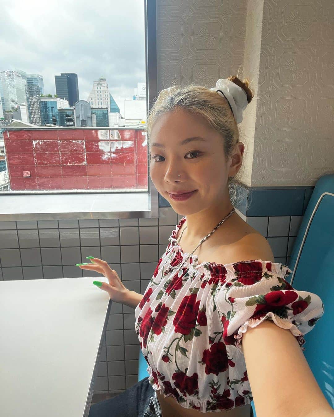 Hannahのインスタグラム：「🌹💚」