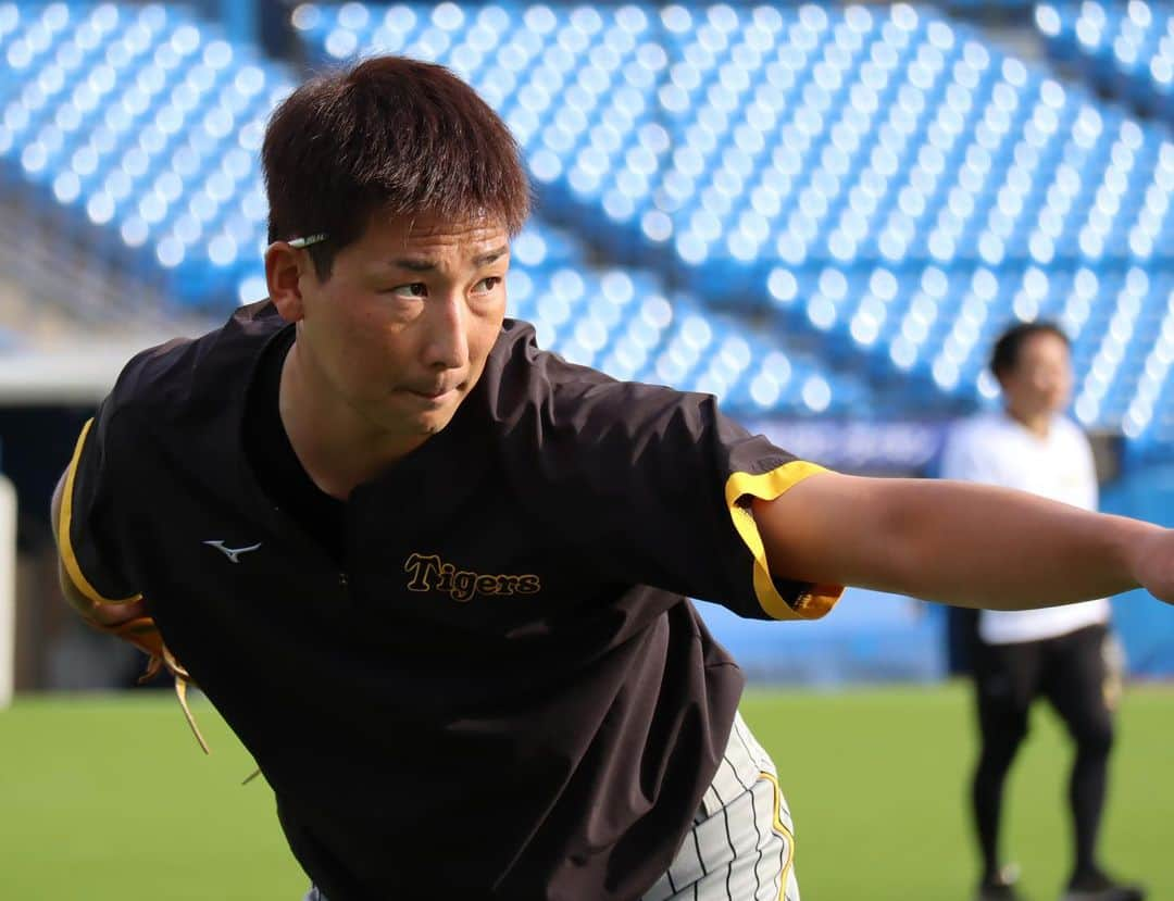 阪神タイガースさんのインスタグラム写真 - (阪神タイガースInstagram)「9月3日ヤクルト戦の試合前練習の様子です！ #岩崎優 選手 #コルテンブルワー 選手 #伊藤将司 選手 #浜地真澄 選手 #及川雅貴 選手 #小野寺暖 選手 #坂本誠志郎 選手 #ヨハンミエセス 選手 #中野拓夢 選手 #木浪聖也 選手 #阪神タイガース #JERAセリーグ #ARE」9月3日 17時22分 - hanshintigers_official