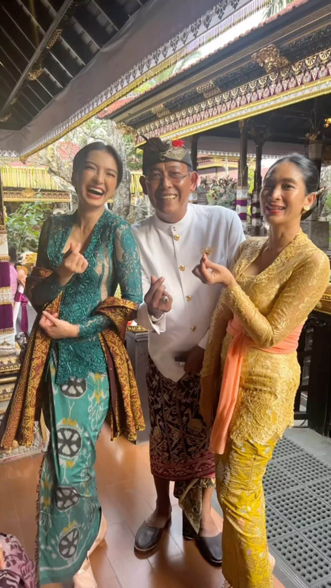 ラライン・シャーのインスタグラム：「Tahun ketiga berdomisili di Ubud bersamaan dengan Upacara Tigang Sasih/Upacara 3 bulanan Puri Langon. Baby Cokorda Putra Danantya Wiswaryasa.   Selamat untuk @cokdewah @cokchintya dan keluarga besar yang saya hormati.  Indahnya keanegaragaman budaya kita di Indonesia 🫶🏻」