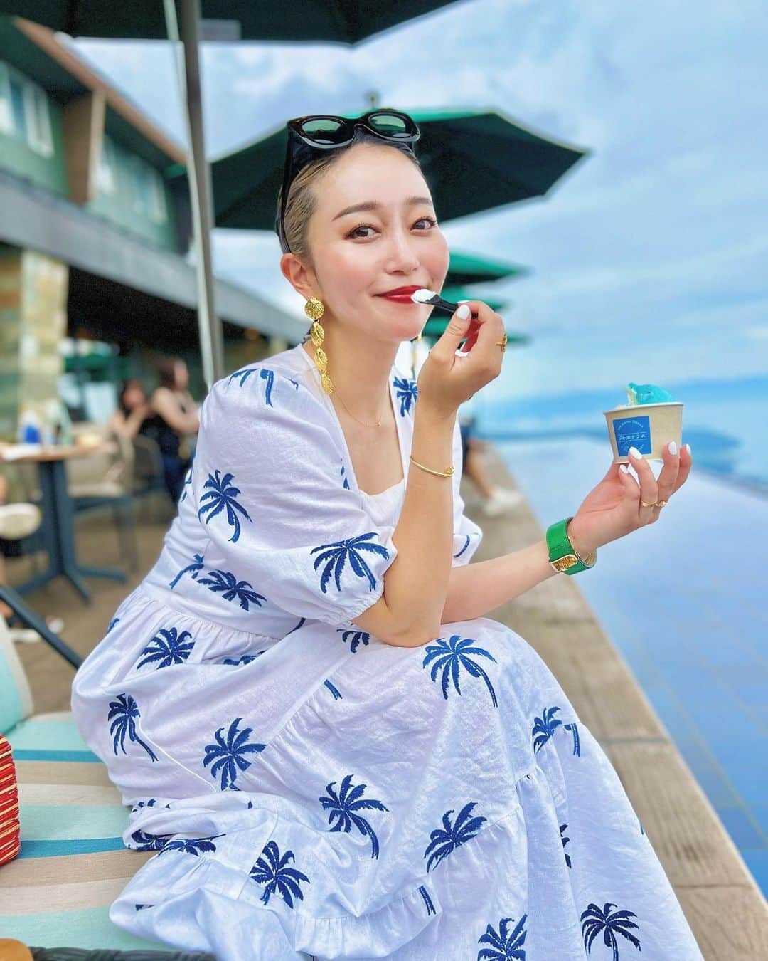 梅谷安里のインスタグラム：「びわ湖バレイへ⛱️ テラスでLunchして 綺麗な景色に癒された休日😌🩵 ロープウェイで登った山頂は めちゃくちゃ涼しくて一足お先に秋でした🍂 #琵琶湖#琵琶湖バレイ  #weekend」