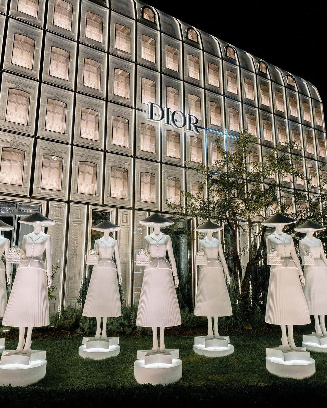 コ・ヒョジュさんのインスタグラム写真 - (コ・ヒョジュInstagram)「@dior #Dior #LadyDior #디올성수 🤍」9月3日 17時38分 - hyo_joo