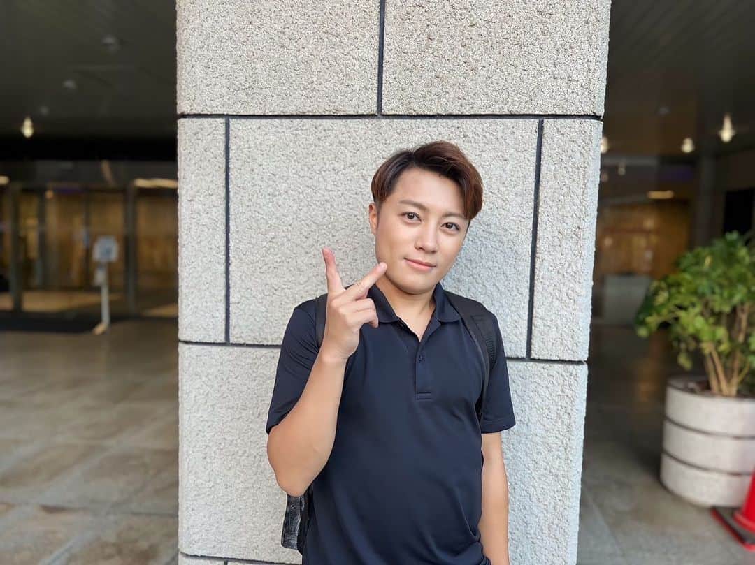 はやぶさのインスタグラム：「今日も暑かったですね‼︎ 涼しくなるのはいつ頃になるでしょうね^ ^ 今年はこの黒ポロシャツが大活躍しました‼︎  【EN】  It was hot weather today ‼︎  I wonder when the weather will be cooler ^ ^.  This black polo shirt has been a big hit this year!  #はやぶさ #ヒカル #ヤマト #大滝ひかる #駿河ヤマト #イベント #一日一枚  #写真  #hayabusa #hikaru #yamato #event  #picstory  #picstagram #photooftheday  #photogram  #hayabusadiary  #はやぶさの日記  #fotohariini」
