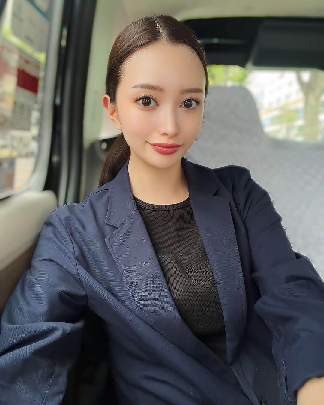 小川真葵のインスタグラム：「打ち合わせはいつもこのスタイル✔️  #打ち合わせ #ジャケットコーデ」