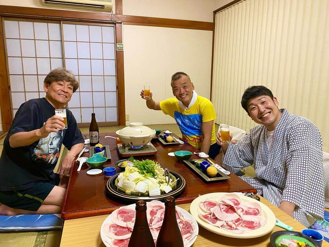 レイチェルさんのインスタグラム写真 - (レイチェルInstagram)「先日。  内場さん＆森田さんと一緒に、  大人の夏休み🤩🌻✨✨✨  温泉入って、絶品猪鍋を食べて、たらふく飲んで、二日酔いでお伊勢さん行って🤣💨💨💨  そりゃ〜もぉ、、、  たのしぃーーーかった〜😆😆😆🙌🙌🙌✨✨✨」9月3日 17時50分 - reiyoshida1230