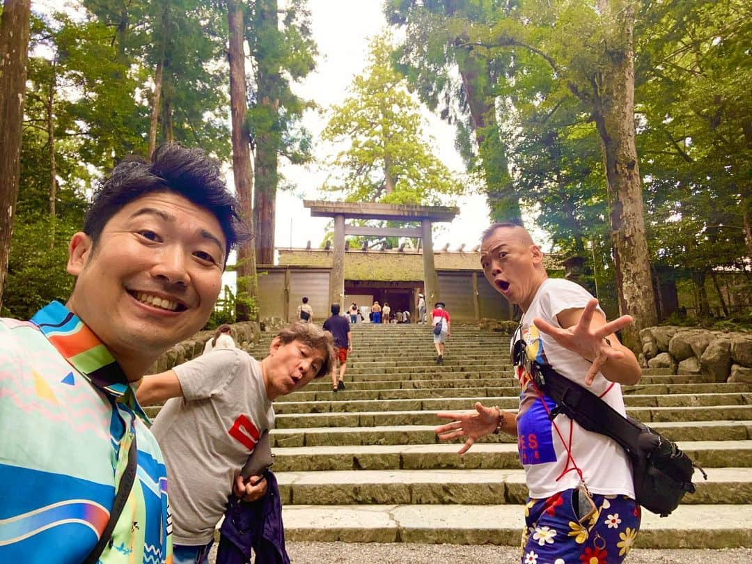 レイチェルさんのインスタグラム写真 - (レイチェルInstagram)「先日。  内場さん＆森田さんと一緒に、  大人の夏休み🤩🌻✨✨✨  温泉入って、絶品猪鍋を食べて、たらふく飲んで、二日酔いでお伊勢さん行って🤣💨💨💨  そりゃ〜もぉ、、、  たのしぃーーーかった〜😆😆😆🙌🙌🙌✨✨✨」9月3日 17時50分 - reiyoshida1230