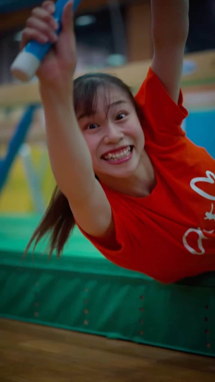 杉原愛子のインスタグラム：「笑顔絶やさず! Keep smiling!  "きつい練習こそ笑って🤩 Focus on hands!Cool? #筋トレ #筋トレ女子 #traininggirl #体操 #gymnastics  #基礎練習 #basicpractice  #warmingup #smile #keepsmiling"」