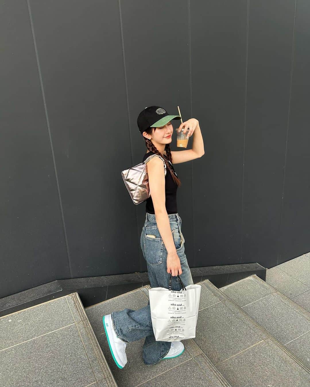 大西陽羽のインスタグラム：「EMODAのパンツシルエット可愛すぎてる👖」