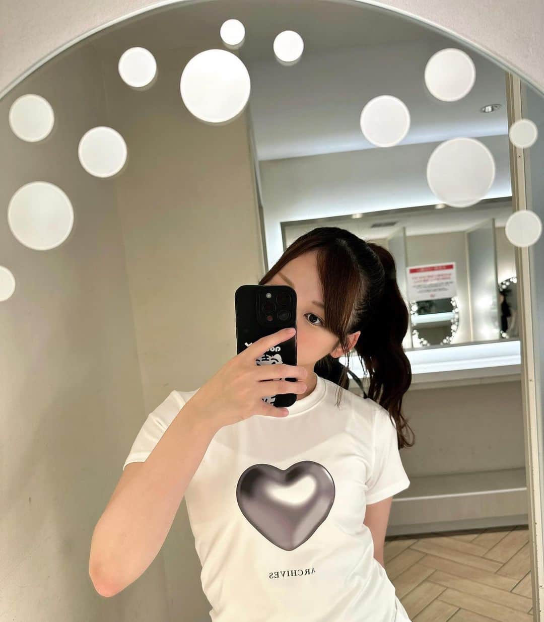 山内祐奈のインスタグラム：「🐴🩶 かわいいTシャツ #ootd #tシャツコーデ  #ポニーテール #ゆなすたぐらむ❤︎」