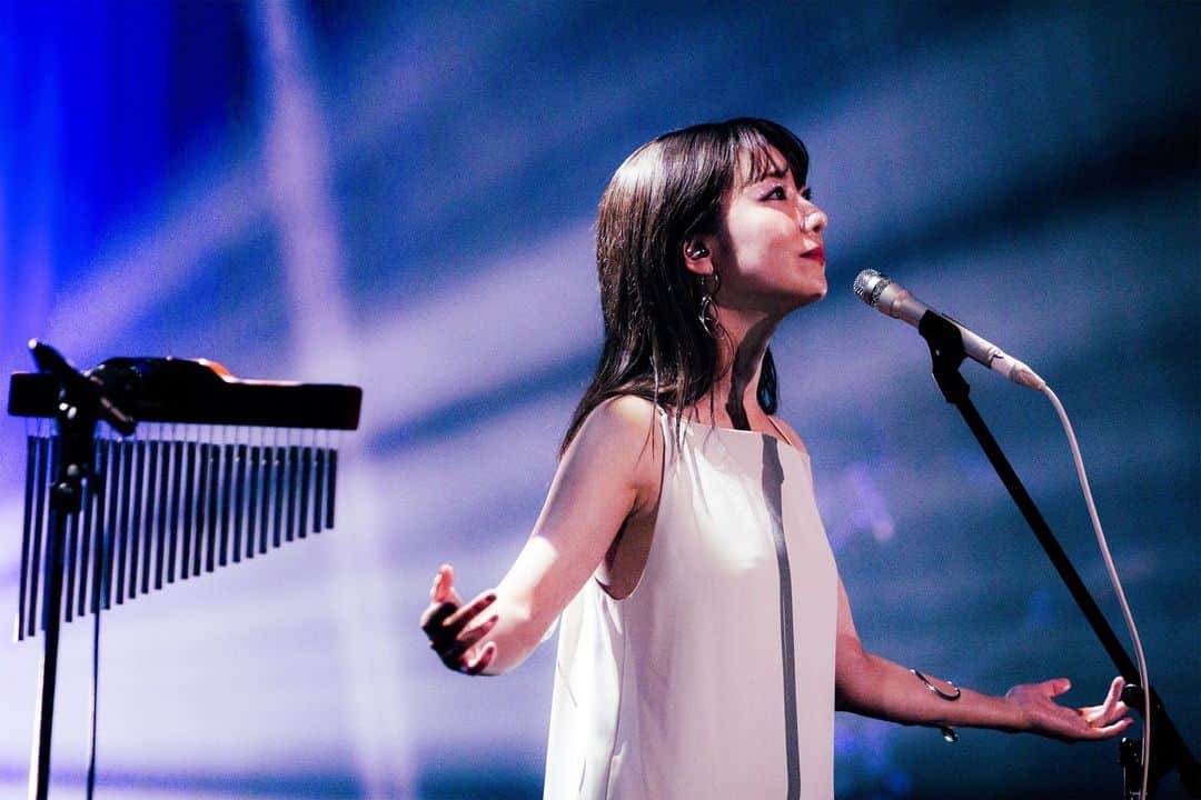 のインスタグラム：「本日まで！ moumoon FULLMOON LIVE SPECIAL 2023 ～中秋の名月～  プレオーダー先行（抽選）受付は9/3(日)23:59までです。 LINE CUBE SHIBUYA（渋谷公会堂）にて行われる、年に一度のスペシャルなライブ。 ご来場を心よりお待ちしております！ 詳細はこちら https://moumoon.com/chusyu23-info6/」
