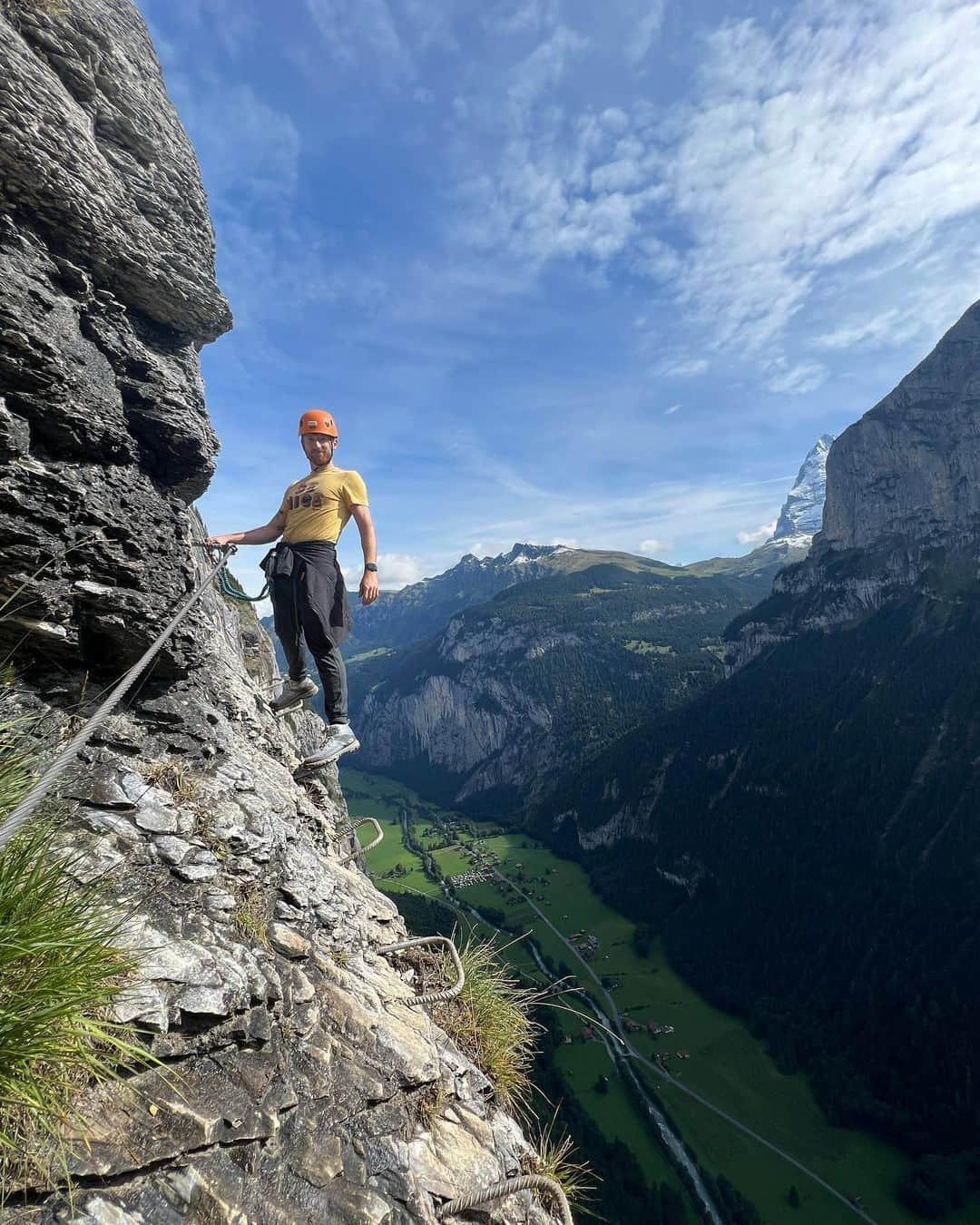 アレックス・ガメリンのインスタグラム：「Adrenaline rush at 2,000 feet up」