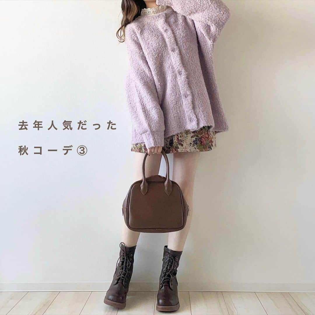 mero*のインスタグラム：「去年人気だった秋コーデ③ラスト🫶 . . . 新居でももうすぐ撮影出来るはずだから お写真の感じが変わるかもしれない🤏 . 鏡が届き次第だからもちょっと待ってて🤏 . 今日は去年前の家で撮った秋コーデだよん ①と②もあるからそっちも見てね🙌 . 去年のだけど一応 覚えてるのだけタグ付けしておく✍️ . . . 今ストーリーでみんなのおすすめの映画 聞いてるんだけどまだまだ観てない映画 沢山あるから参考にして観てみる💭 . 因みに私はマイインターンとナラタージュと 実写版シンデレラ(吹替の声が好きすぎる)が すき💭💭💭💭💭 . . . #秋コーデ #秋服コーデ #秋服 #パンツコーデ  #デート #スカート #大学生コーデ #ニットコーデ #ブラウス #プチプラコーデ #デニムコーデ #シンプルコーデ」