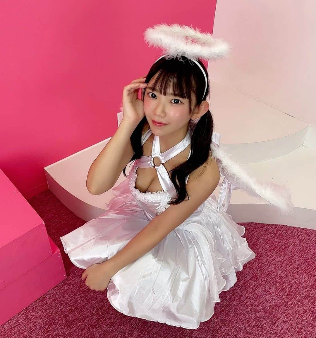 長澤茉里奈のインスタグラム：「秋だよ  #marichuu#nagasawamarina#まりちゅう#長澤茉里奈#グラビア#グラビアアイドル#アイドル#水着 #bikinimodel#gravure#Gravureidol#japanesegirl」