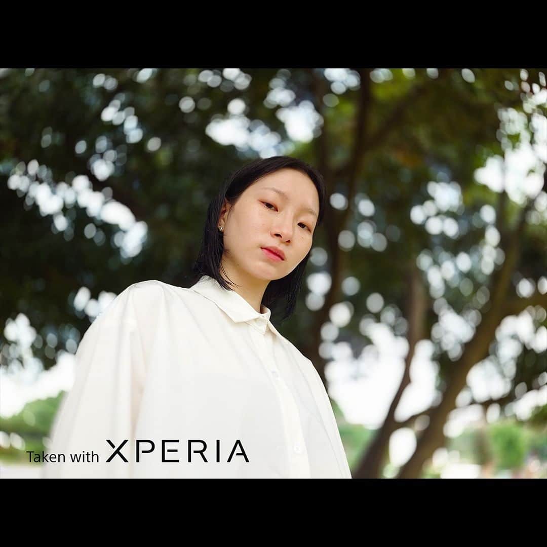 Sony Mobileさんのインスタグラム写真 - (Sony MobileInstagram)「Express your story with #Xperia5V.  Boasting the new and improved Bokeh mode, elevate your portraits to pro-standard quality, even when shooting at night.  #Sony #Xperia #SonyXperia #NextGenSensor #NewPhoneNewMe #3in2」9月3日 18時30分 - sonyxperia