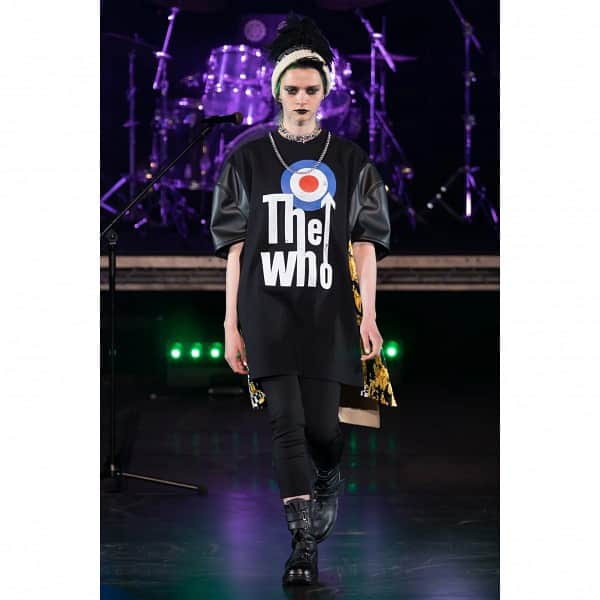のインスタグラム：「【2021A/Wコレクション着用】 JUNYA WATANABE the who マルチ素材切替ネックレス装飾チュニック ¥98,780 (K-122379)  https://www.playful-dc.com/products/details126580.html  #プレイフル #playful #古着 #ブランド古着 #DCブランド #コムデギャルソン #コムコム #コムデギャルソンガール #junyawatanabecommedesgarcons #コムデギャルソン古着 #ジュンヤワタナベ #ジュンヤワタナベマン #商品撮影 #川久保玲 #commedesgarcons #commedesgarconshommeplus #commedesgarconshomme #commedesgarconsgirl #blackcommedesgarcons #cdg #secondhandclothes #junyawatanabe #commedesgarconscommedesgarcons」