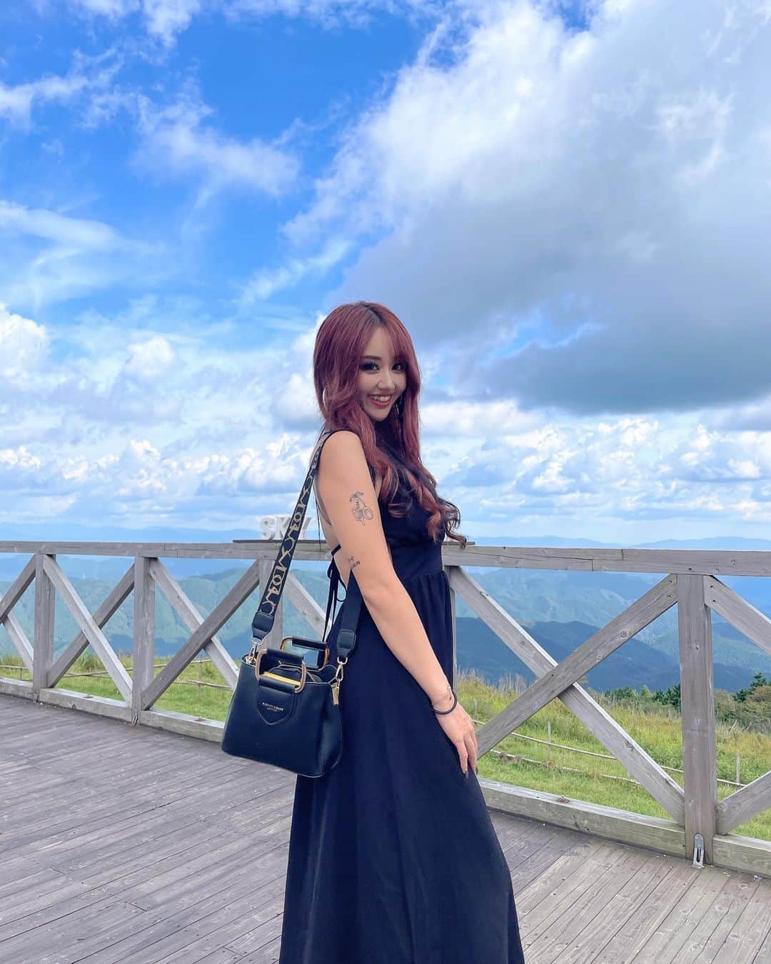 平尾貴代のインスタグラム：「茶臼山綺麗だったぁ✨ ・  #茶臼山  #愛知 #名古屋 #東三河  #男の子ママ #ママコーデ」