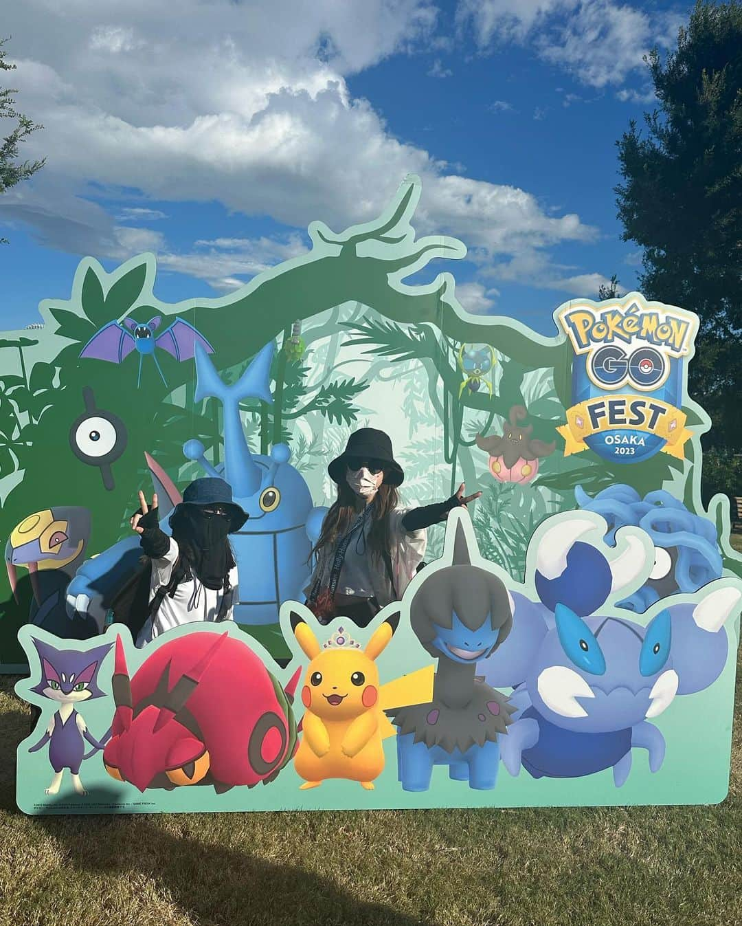 北山美奈のインスタグラム：「2023年Pokémon GOFest 大阪 8月4.5.6日開催  オタク自己満記録_φ(･_･ 二日酔いと35度の大阪で４時間位頑張った🔥 倒れかけて水飲みまくって復活して頑張った❗️ あまりの暑さでユリクロで陽射し対策急遽購入した笑 Tシャツはgu笑　灼熱の汗でもう濡れても良い どうでも良い格好です🙆 この日仮歯デカくて変で辛かったなww 昨年の札幌はやりやすかったけど　 真夏の大阪は中々のハードでした💦 来年はどこかなぁ〜❓  #バルセロナグループ #ラウンジ凛 #札幌 #すすきの #ススキノ #キャバクラ #キャバ嬢 #キャバクラ嬢 #ニュークラブ #ニュークラ #ニュークラ嬢 #キャバ #ラウンジ #ラウンジ嬢 #ホステス #すすきのキャバクラ #すすきのキャバ嬢 #すすきのグルメ#美脚#美乳#おっぱいフェチ #札幌旅行 #美人 #美女 #可愛い #大阪#万博記念公園 #pokémongo #pokemongofest #pokemongofest2023」