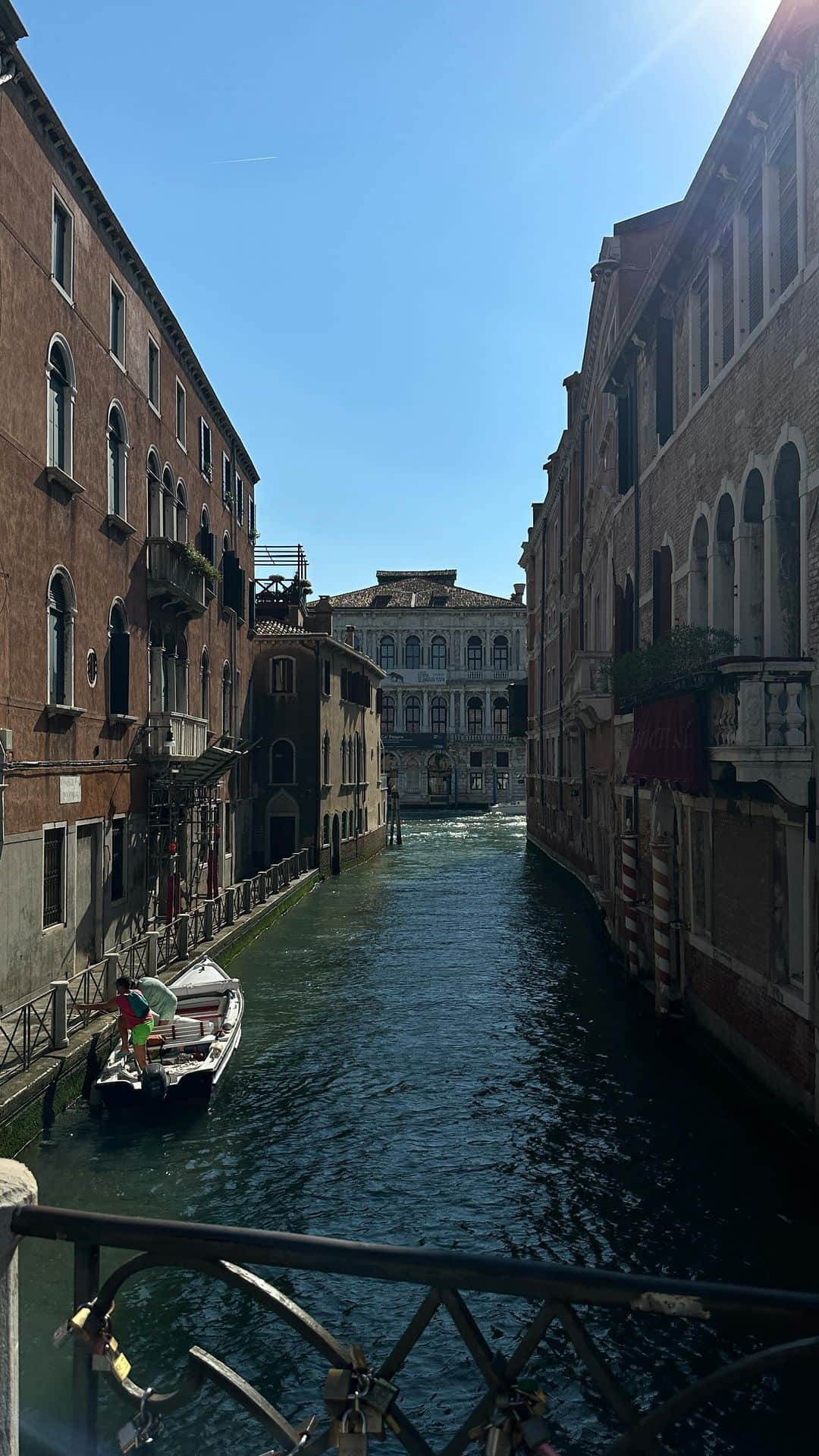 ブランカ・パディラのインスタグラム：「When in Venice… @giorgioarmani」