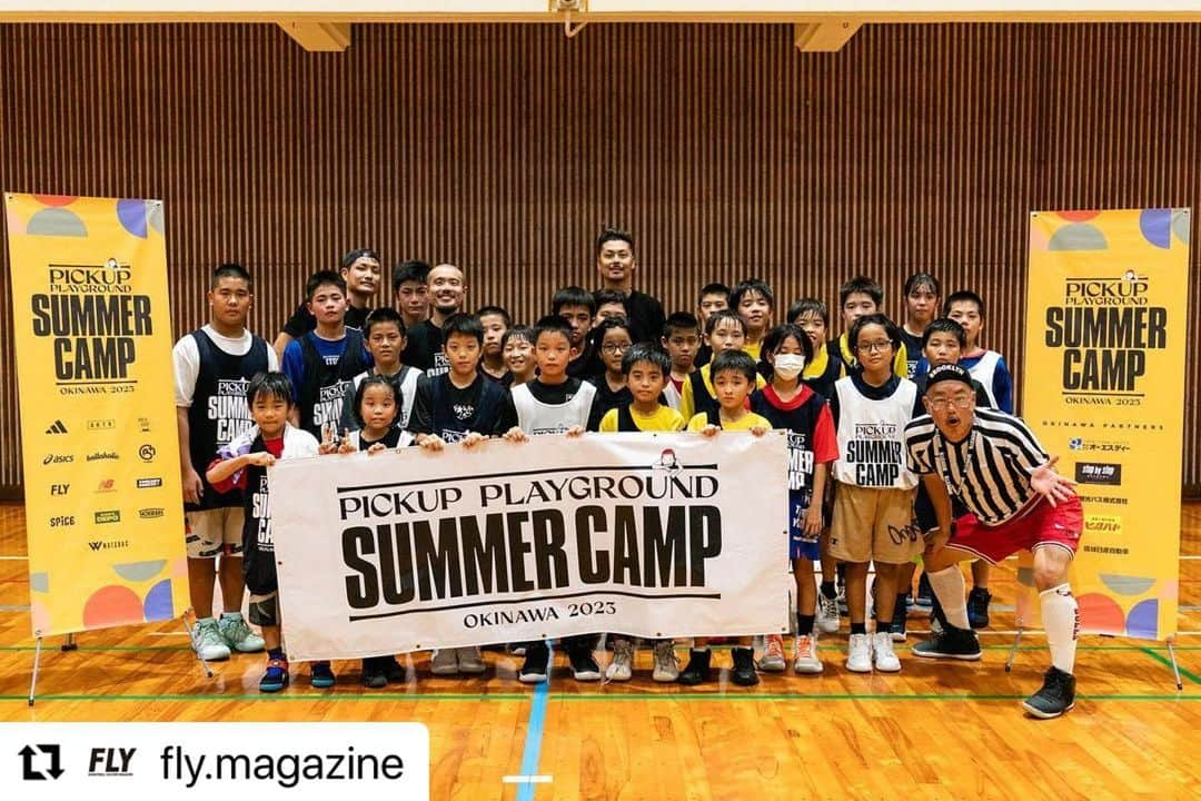 青木康平さんのインスタグラム写真 - (青木康平Instagram)「ありがとうございました🙇‍♂️🙇‍♂️🙇‍♂️ #Repost @fly.magazine with @use.repost ・・・ 8月31日、WATCH&Cアカデミー代表の青木康平さんによるW&C CAMPが具志頭体育館で開催さ れました。青木コーチは子どもたちに対して、ドリブル、パス、シュートなどのスキルを伝えるとともに、「チャレンジする」大切さも説きました。このクリニックが、子どもたちにとってもっとバスケがしたくなるきっかけになったことでしょう。 #PICKUPPLAYGROUNDSUMMERCAMPOKINAWA2023 #PICKUPPLAYGROUND #watchandc #青木康平 #FIBAバスケットボールワールドカップ#BASKETBALL #basketball #STREETBALL #FLY #flymagazine #fly_magazine #fly_mag #fly_kicks #fly_photo Photo by @exbees」9月3日 18時47分 - cohey11