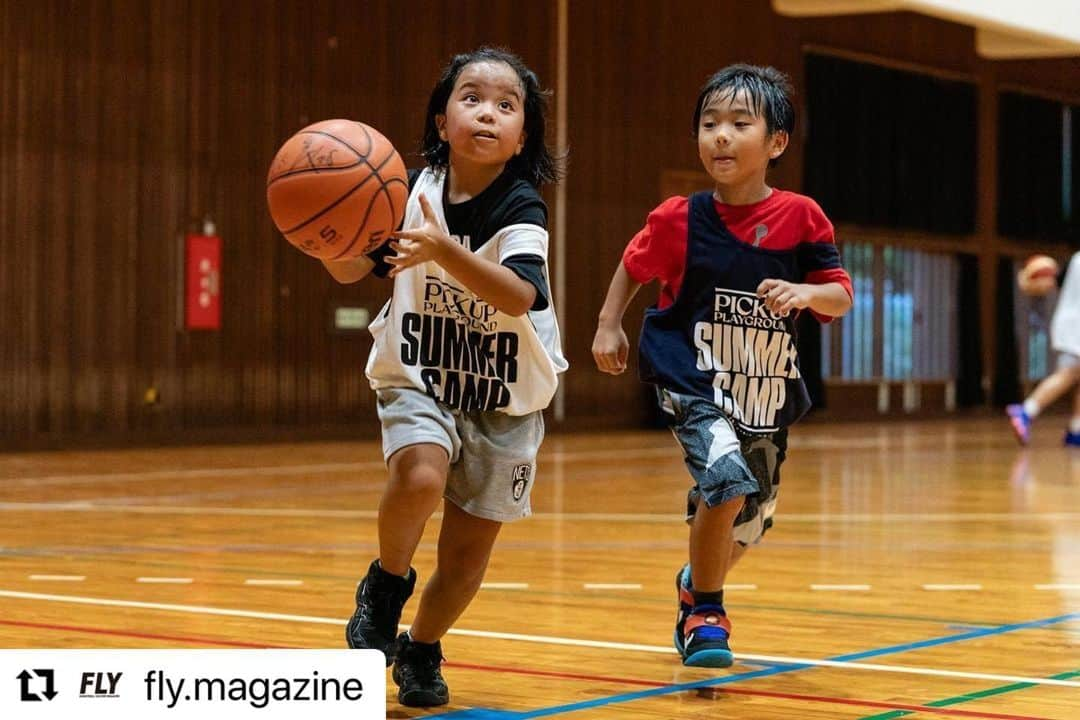 青木康平さんのインスタグラム写真 - (青木康平Instagram)「ありがとうございました🙇‍♂️🙇‍♂️🙇‍♂️ #Repost @fly.magazine with @use.repost ・・・ 8月31日、WATCH&Cアカデミー代表の青木康平さんによるW&C CAMPが具志頭体育館で開催さ れました。青木コーチは子どもたちに対して、ドリブル、パス、シュートなどのスキルを伝えるとともに、「チャレンジする」大切さも説きました。このクリニックが、子どもたちにとってもっとバスケがしたくなるきっかけになったことでしょう。 #PICKUPPLAYGROUNDSUMMERCAMPOKINAWA2023 #PICKUPPLAYGROUND #watchandc #青木康平 #FIBAバスケットボールワールドカップ#BASKETBALL #basketball #STREETBALL #FLY #flymagazine #fly_magazine #fly_mag #fly_kicks #fly_photo Photo by @exbees」9月3日 18時47分 - cohey11