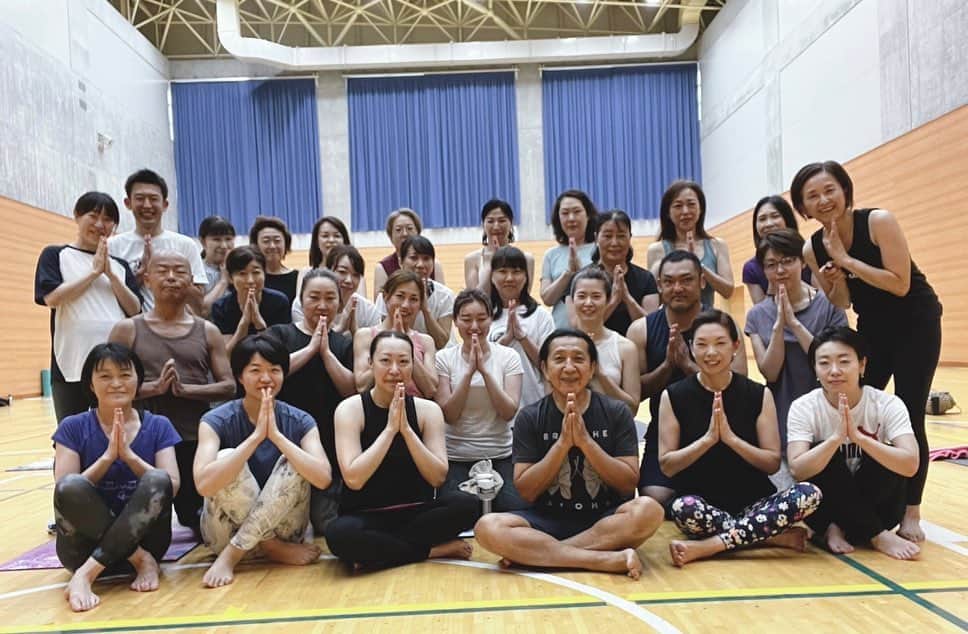 Ken Harakumaのインスタグラム：「ケンハラクマat青森県三沢市楽しかったでーす🙏 ❤️❤️❤️ @healing.yoga.7  @international_yoga_center  #ケンハラクマ  #ヨガイベント  #青森」