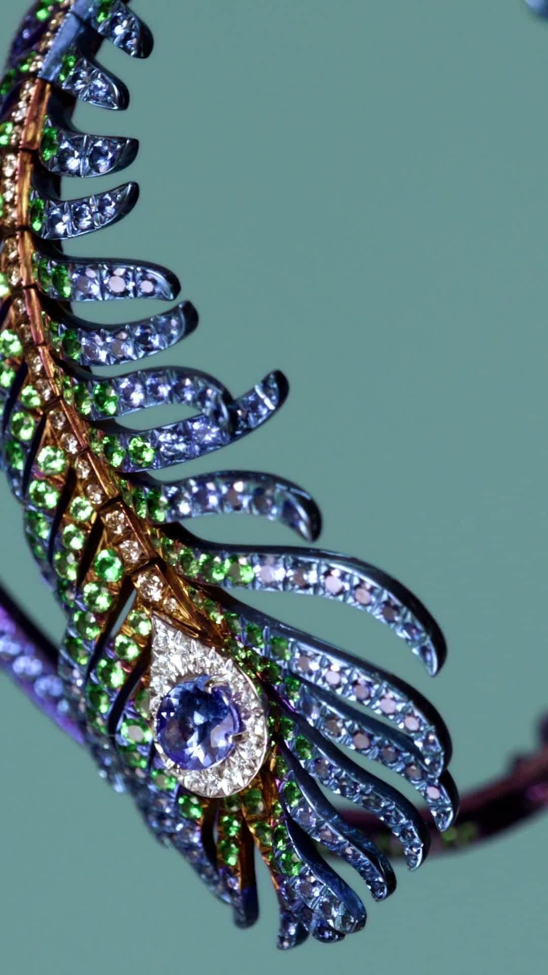 ブシュロンのインスタグラム：「In the spirit of Boucheron Nature, our new season Plume de Paon is lighter than ever, due to the use of titanium. Three times lighter than gold, it gives a new dimension to the Plume de Paon collection. ⁣ ⁣ #PlumedePaon⁣ #SpreadYourWings」