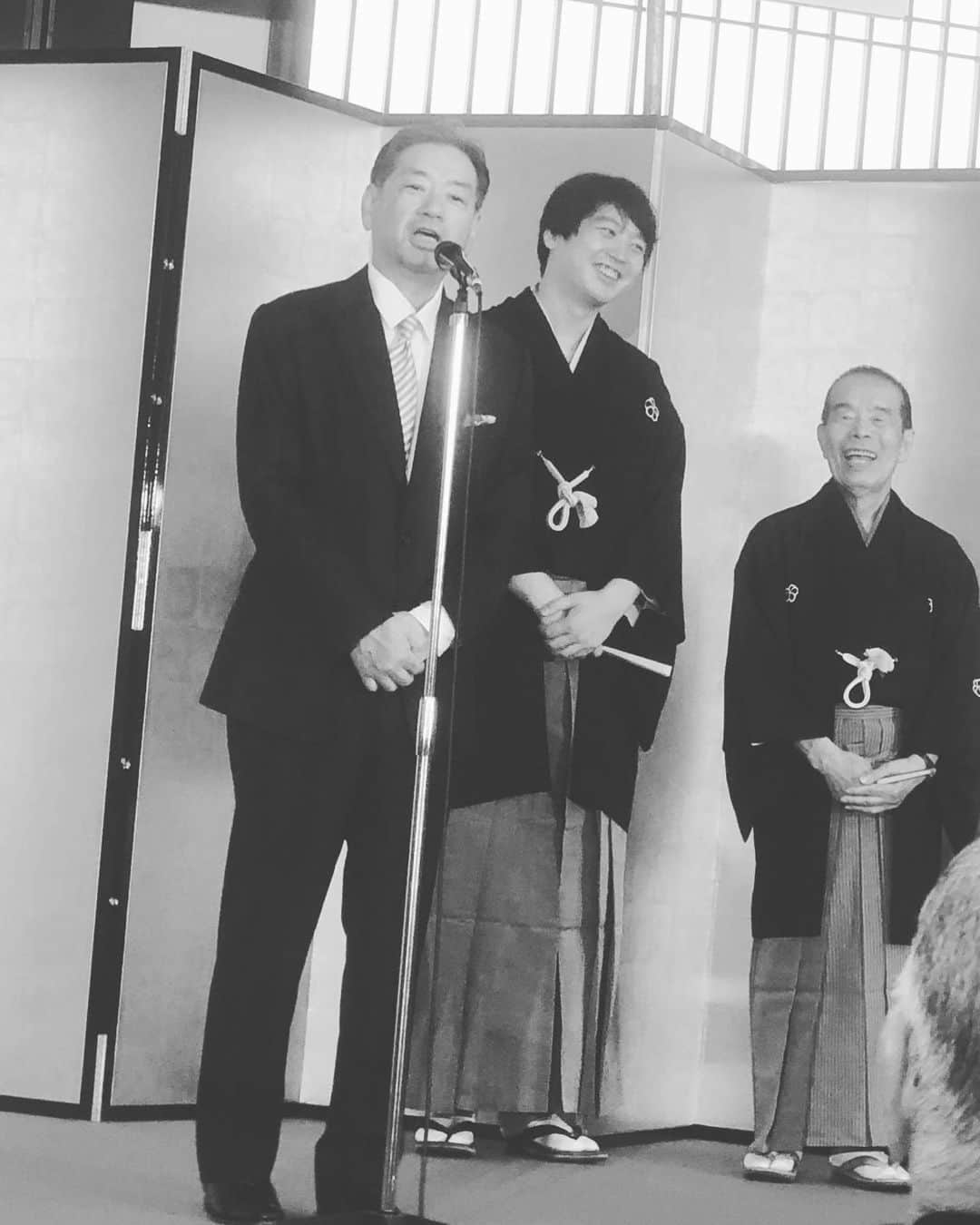 吉田正樹のインスタグラム：「友人の真打披露パーティー 林家希林師匠なり。 木久扇師匠と同フレームで嬉しい。」