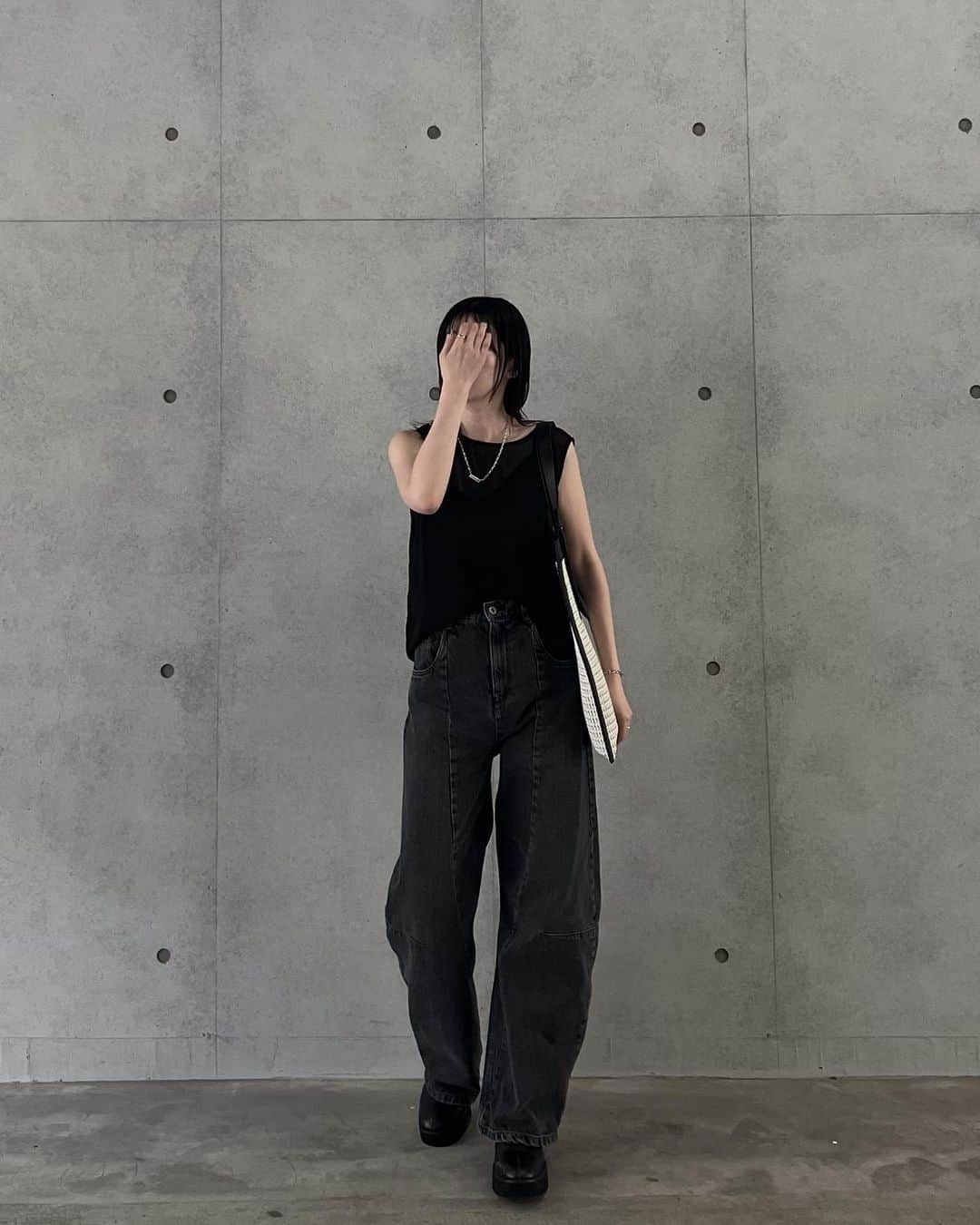 宮上葵さんのインスタグラム写真 - (宮上葵Instagram)「. 再販でゲットしたｺｸｰﾝﾃﾞﾆﾑ🧞‍♂️  #frayid #デニムコーデ #ブラックデニム #ブラックコーデ #骨格ストレート #モード #モード系ファッション #モード系女子 #黒髪 #黒髪女子 #ootd #私服」9月3日 19時05分 - __aoimon