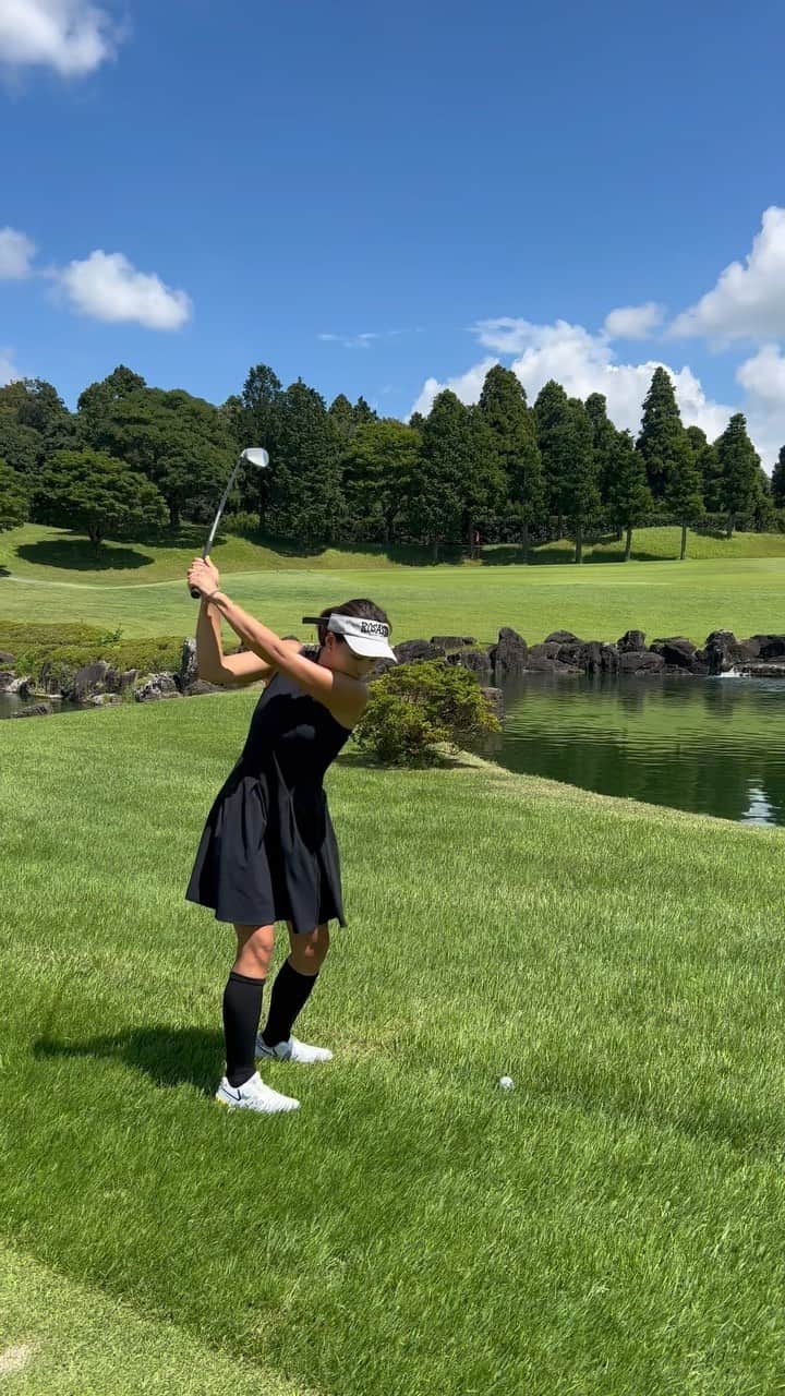 杉山美帆のインスタグラム：「ラフからはついつい強く入りがちだけど、優しく打てた🥺🙏  #バイトするならエントリー #zenken #myアセット #ゴルフ #golf #golfswing」