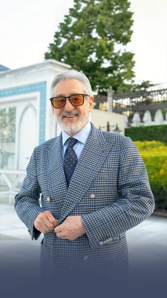 Ebiのインスタグラム：「. خب دیگه نوبتی هم باشه، نوبت عزیزان دلم، رفقای نازنینم در استانبول هست که میدونم اکثرا از ایران تشریف میارید، همیشه حس و حال عجیبی دارم وقتی میدونم داخل سالن هموطنان زیادی از کشور عزیزم حضور دارن، تو ایران که تا الان فرصت نشده در خدمتتون باشم (که ایشالا این روز هم میرسه) اما میخوام بدونید جایگاه ویژه ای تو قلب من دارید، دوستتون دارم و تا چند روز دیگه با افتخار، در کنارتون خواهم بود❤️ . Photo: @amir_baniasadi」