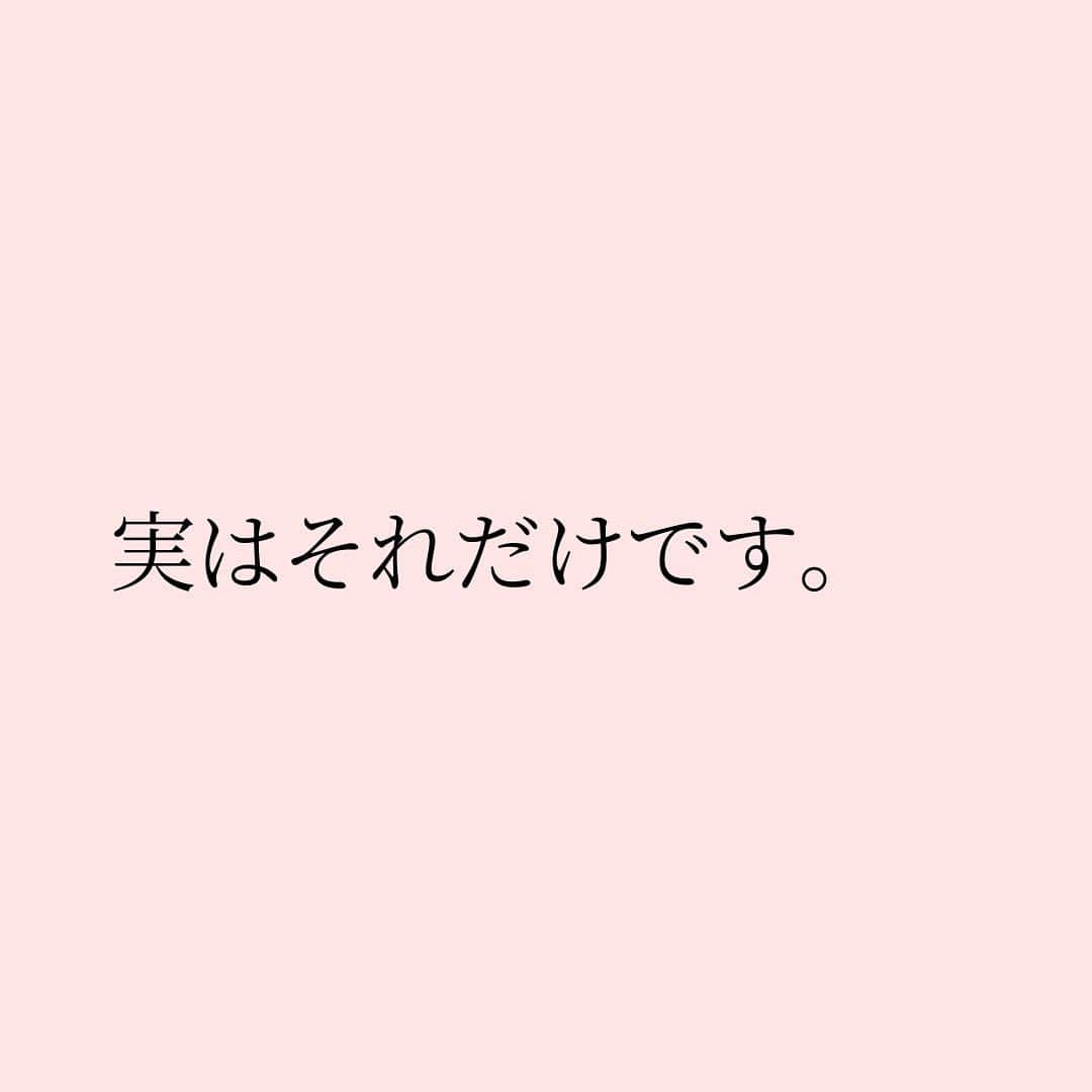 Takumi Kawaharaさんのインスタグラム写真 - (Takumi KawaharaInstagram)「【 幸せになりたければ 】   人が幸せになるには、   自分で手を動かして 生きるために必要なことをやる。   実はそれだけです。   そうすればナチュラルに 幸せを感じるようにできてます。   しかし現代は効率を追求し 過度に分業が進み、   生きていくために必要なことから 遠ざかっている。   それが不幸のはじまり。   だから少しずつでも 手を動かして生きること。   それで幸せが増えます。       ＿＿＿＿＿＿＿＿＿＿＿   あたらしいけど、なつかしい。 川原卓巳がプロデュースする 自分たちらしく生きていくコミュニティ。   “本当に生きていきたい未来”を 自分たちでつくる。 じゃあ何からはじめようか...。   川原卓巳プロデュース 新オンラインサロン 9/1スタート！   「SMALL WORLD」 そろそろ自分たちの”生き方” アップデートしてみない？     SMALL WORLDの入会&最新情報は公式LINEへ プロフィール欄のURLから @takumi.kwhr     #プロデューサー #プロデュース #セルフプロデュース」9月3日 19時21分 - takumi.kwhr