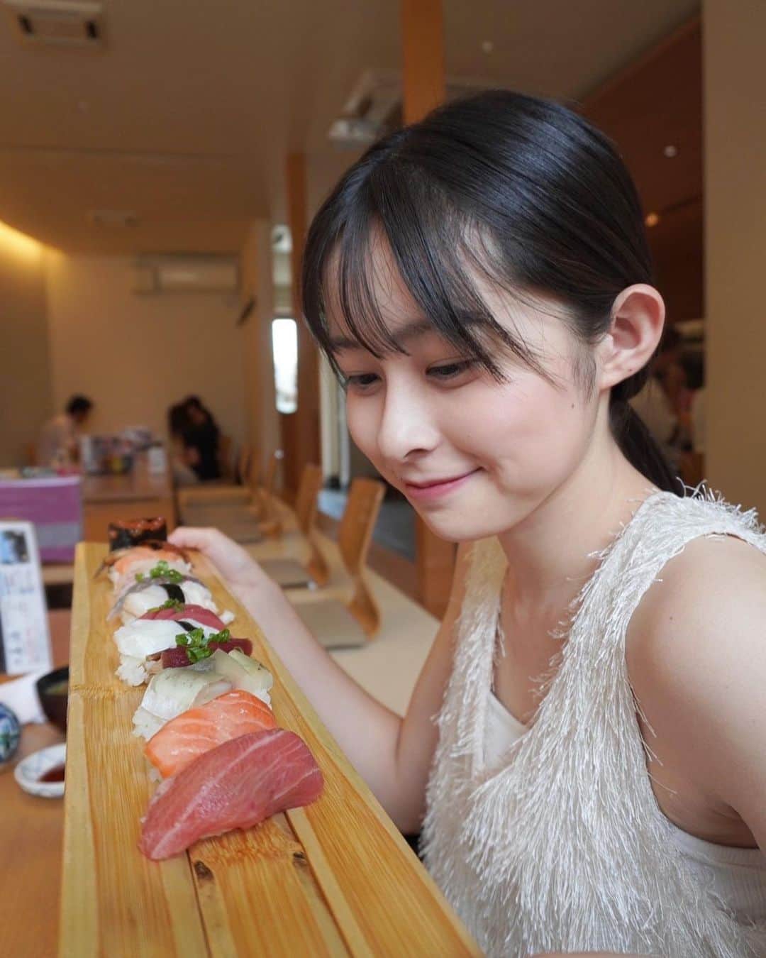 村山千夏さんのインスタグラム写真 - (村山千夏Instagram)「こんばんは。 贅沢しました！ 大好きなお寿司です☺︎ 皆様にとっての贅沢はなんですか？  （1番最後の写真はお腹いっぱい…の顔）  Good evening. It was a luxury! This is my favorite sushi ☺︎ What is luxury for you?  (The last picture is the face of a full stomach)  #jk#ljk#jk3#18歳#18yearsold #05#05line#女子高校生#女子高生#fyp#foryoupage」9月3日 19時35分 - chinatsu___mura