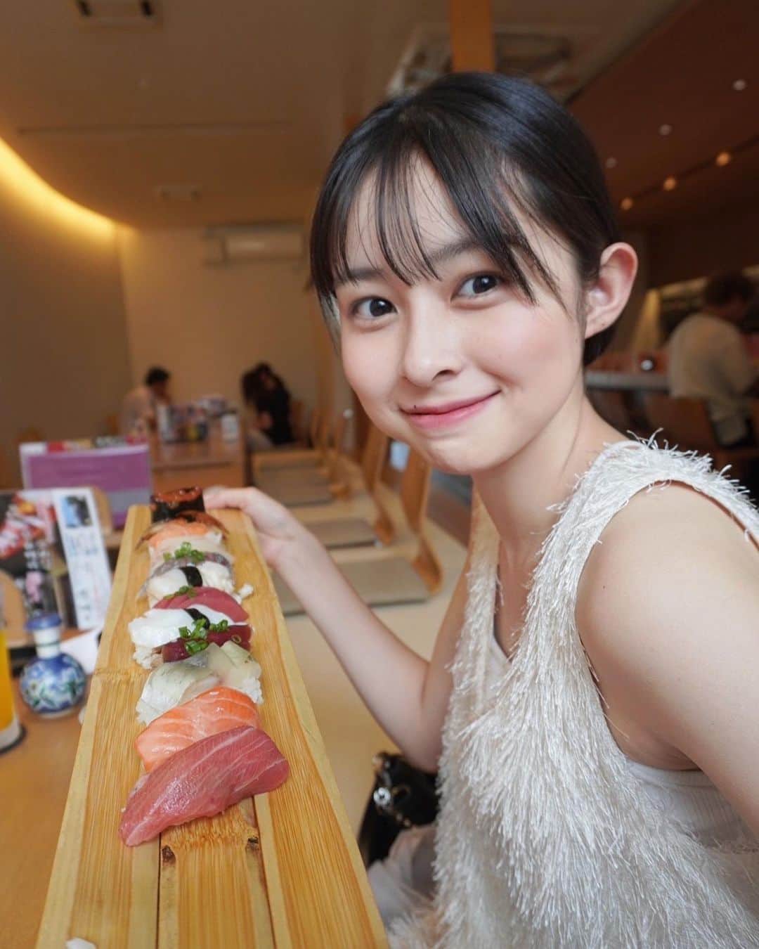 村山千夏さんのインスタグラム写真 - (村山千夏Instagram)「こんばんは。 贅沢しました！ 大好きなお寿司です☺︎ 皆様にとっての贅沢はなんですか？  （1番最後の写真はお腹いっぱい…の顔）  Good evening. It was a luxury! This is my favorite sushi ☺︎ What is luxury for you?  (The last picture is the face of a full stomach)  #jk#ljk#jk3#18歳#18yearsold #05#05line#女子高校生#女子高生#fyp#foryoupage」9月3日 19時35分 - chinatsu___mura