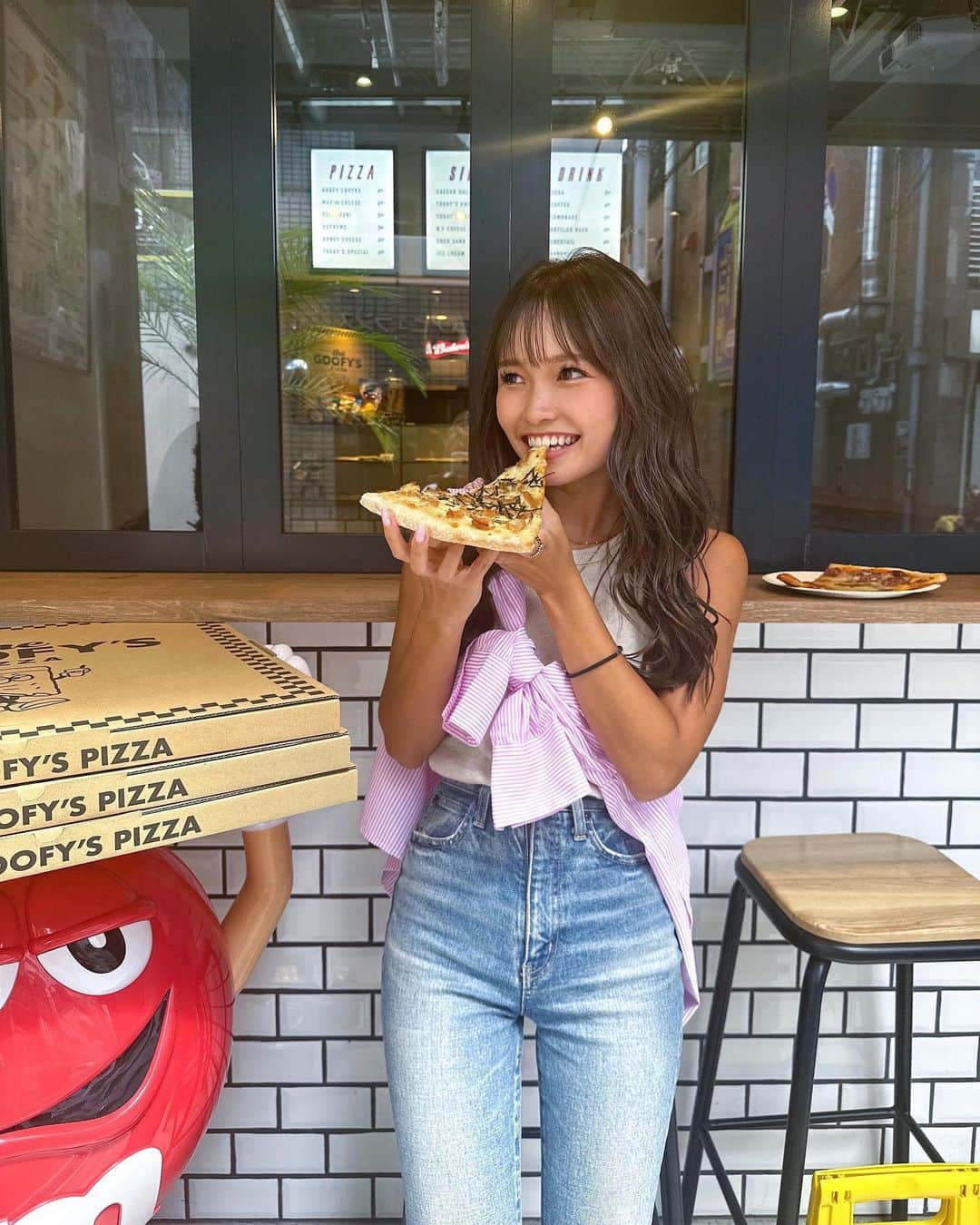 baby.maiのインスタグラム：「. . ひっさびさのピザ美味しかったぁぁ🍕💞 てりやきにしたけど他のも美味しそうで めちゃめちゃ悩んだよね🥹 またピザ食べに行きたいなぁ〜🤤  #ピザ #大阪カフェ #大阪ランチ #大阪ピザ #天満橋カフェ #天六カフェ #pizza @kobe_lettuce #kobelettuce」