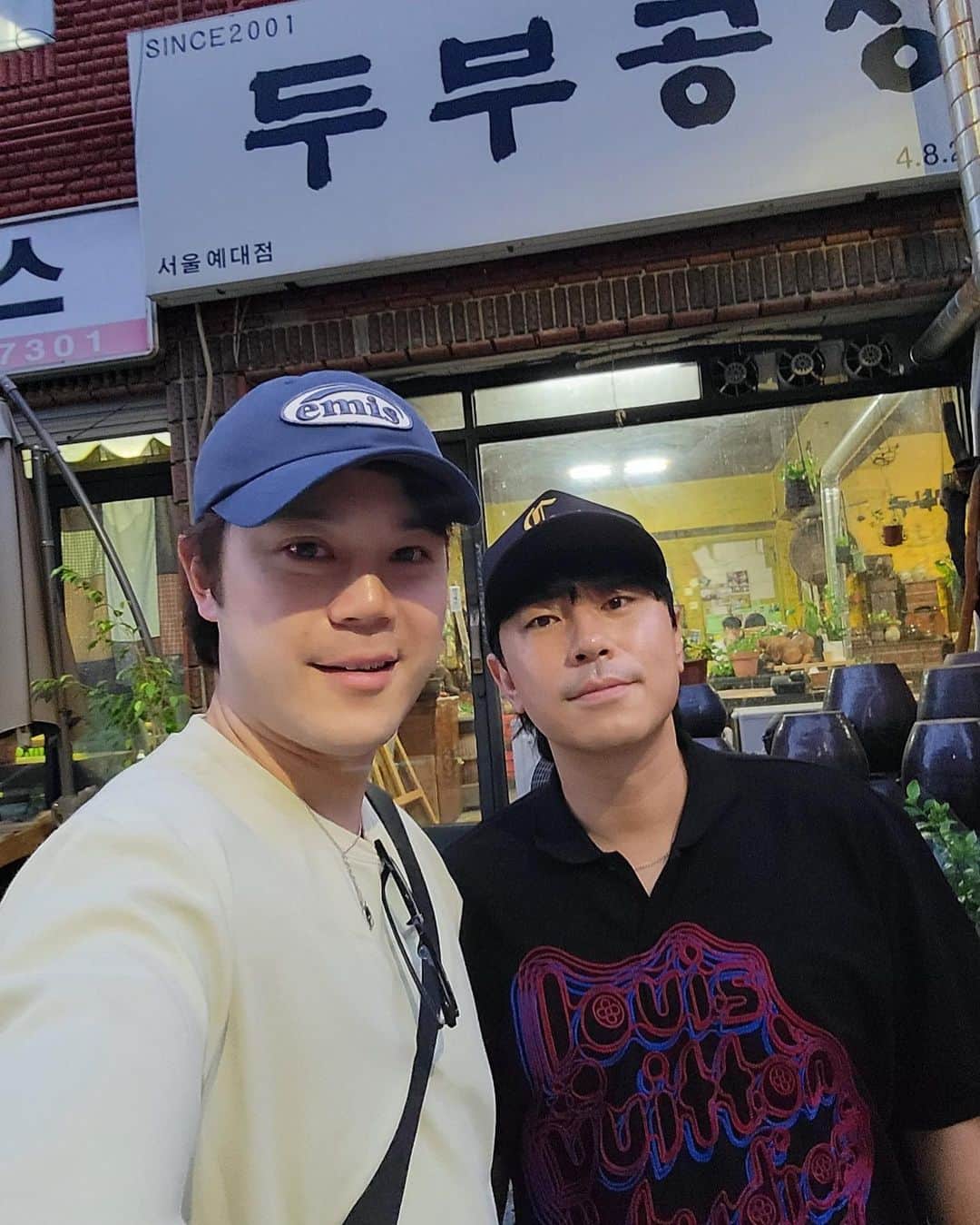 イ・シオンのインスタグラム：「05학번 이범주와 서울예대 방문 #서울예술대학 #방송연예 05 #이시언 힐링에 시간」