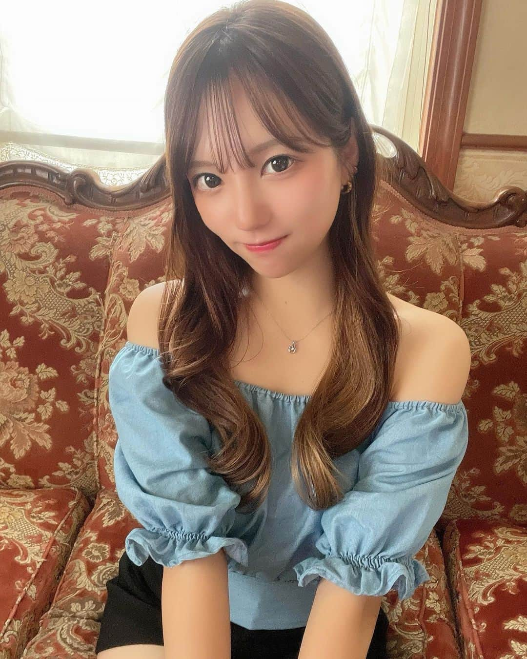 川本愛彩のインスタグラム：「. 週末お疲れさまです♡  まだまだ残暑厳しいざます💧 皆さんは週末いかがお過ごしでしたか？ 月曜日は配信付けます🙌 今週もよろしくお願いしま~す😘 . . . #週末 #お出かけ #まだまだ暑い」