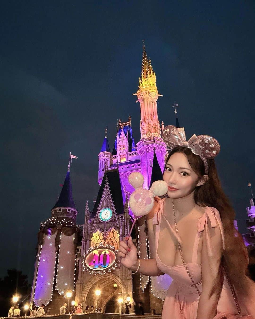 桃瀬ともさんのインスタグラム写真 - (桃瀬ともInstagram)「🏰tokyodisneyland40anniversary🏰  #tokyodisneyland #tokyodisneyresort  #tokyo #disney #東京ディズニーランド40周年 #東京ディズニーランド #ディズニーコーデ #cinderellacastle」9月3日 19時40分 - tomomomose0627