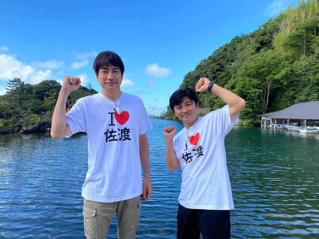 森圭介さんのインスタグラム写真 - (森圭介Instagram)「羽鳥さんと島ロケ。  どこだかわかりますか？  #行列 #島」9月3日 19時42分 - mori_kei_suke