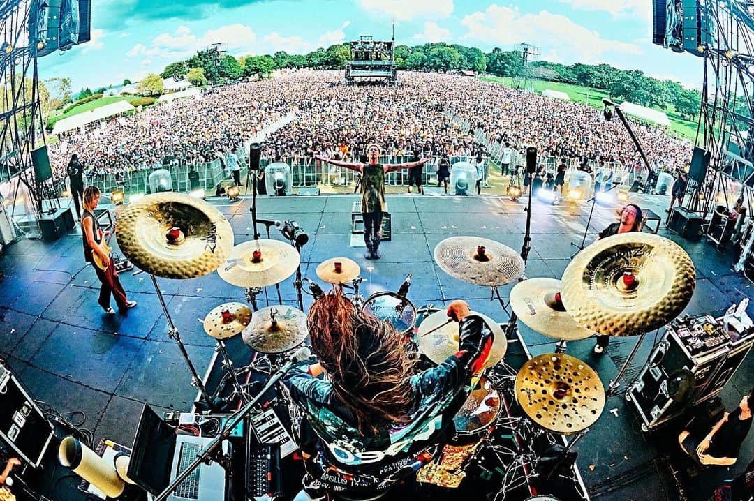 のインスタグラム：「1CHANCE FESTIVAL 2023  こんな素敵なフェスを1から作り上げるってすごいなぁ、、、😭  WANIMAのみんな、今年も誘ってくれて本当にありがとう。 夏の終わりに最高の思い出ができました☺️  @wanima_wanima  @hamanokazushi 📸   #1chancefestival2023  #wanima #oneokrock」