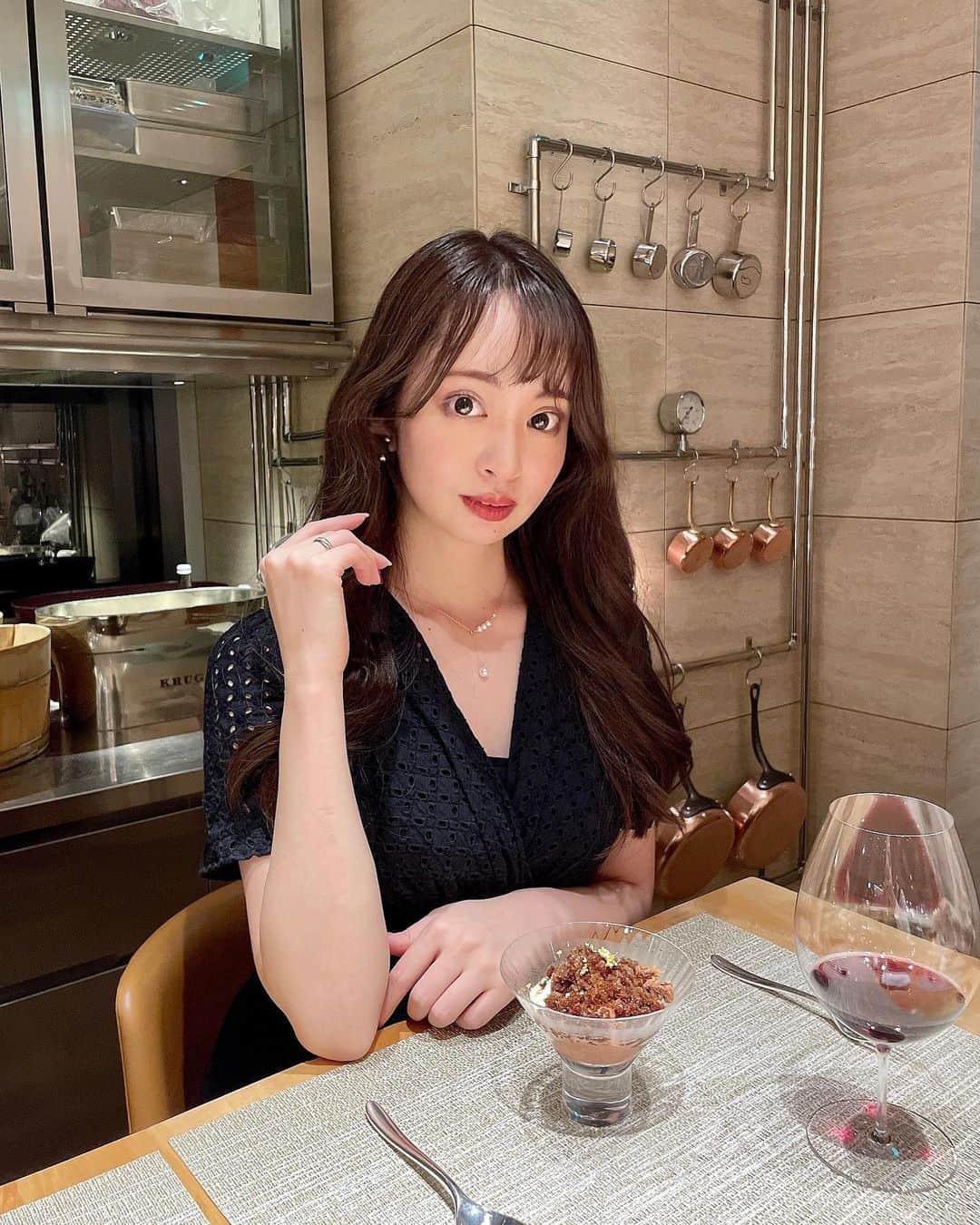 林佑香のインスタグラム：「‎ꕤ* とってもプチプラなのに かわいいネックレス🫶 おしゃれしたいディナーにも ぴったりでした🤭💕  これからの季節、ハイネックの トップスとも相性良さそうなので 嬉しい😊 上品だけどシンプルすぎない デザインなのでコーデを ワンランク上に見せてくれる🤭  VALEGIO @valegio_accessore  商品名:PEARL NECKLACE  #valegio #バレジオ #アクセサリー #アクセサリー通販 #金アレ対応アクセサリー #金属アレルギー対応」