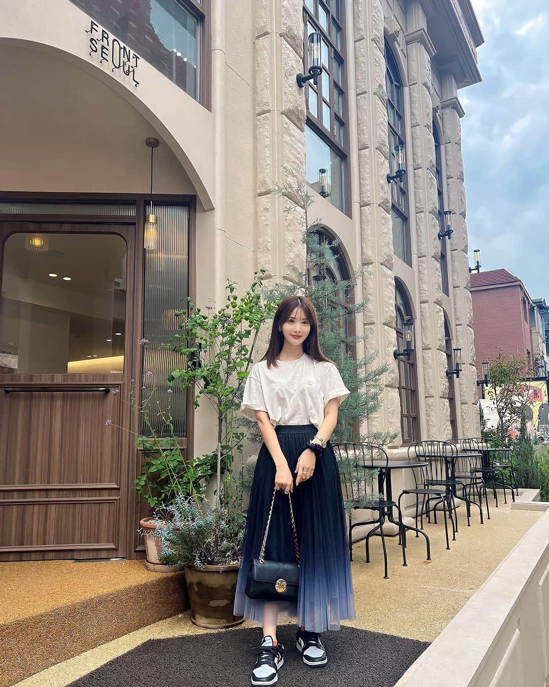 一木美里のインスタグラム：「📍서울 작년 가을은 NY에서 보냈고, 올해 이렇게 서울에 있을 줄 상상도 못했어요.한국어는 공부중🥹間違えて消しちゃった🥹去年の秋からは想像できない今年の秋🍂人生何が起こるかわからない😳❤︎🌙🌒🌕  #seoul#seoulcafe#ソウルカフェ」