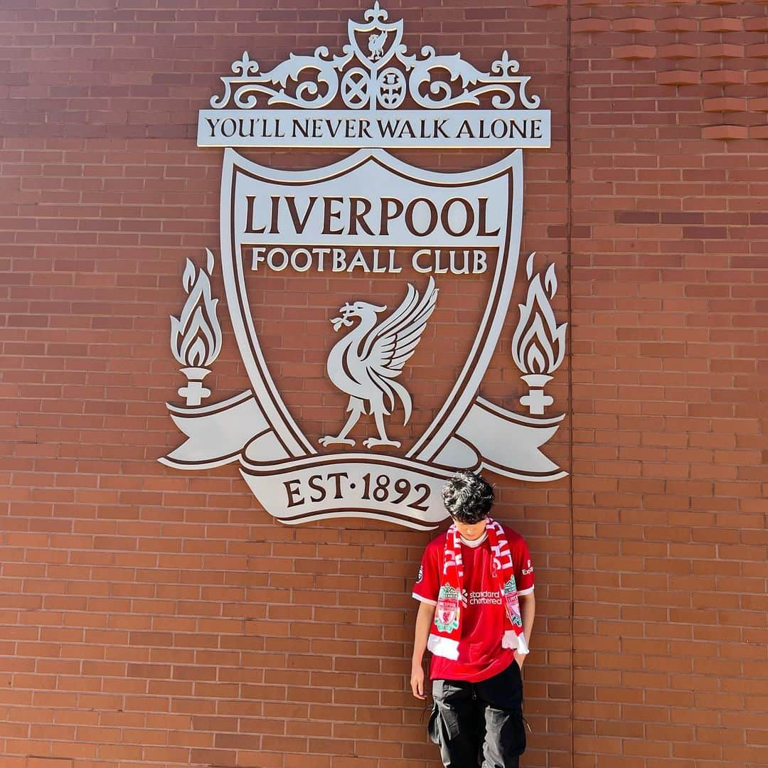 バロ さんのインスタグラム写真 - (バロ Instagram)「You'll never walk alone ♥️  #liverpool #liverpoolfc #ynwa #anfield」9月3日 19時49分 - baroganatanatda