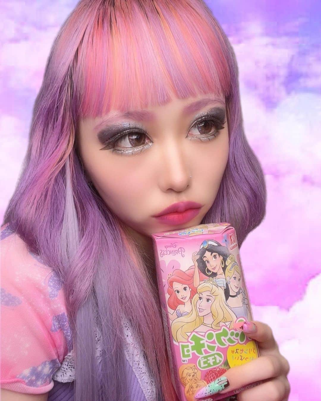 MANAのインスタグラム：「． 8月あっという間に終わっちゃって悲しかったけど、 昨日は皆でお菓子パーティー配信できて すごく楽しかった✌️🫧🍭💖 ･ ･ ･  #instagram  #instafashion  #instamood   #instaphoto  #fyp  #y2k  #tiktok  #配信  #お菓子パーティー」