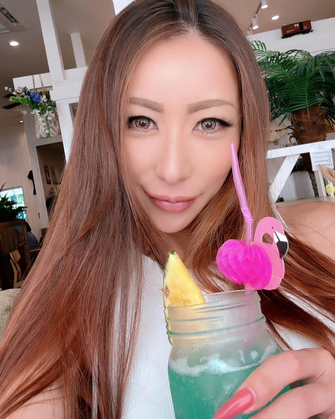 MANAのインスタグラム：「セクシーゴリラ🦍 日曜のチートミール🍅🍹  今日は午後はスキルアップ勉強会📖でした。色々刺激になったしまだまだ仕事に対して努力が足りないと実感です😮‍💨💪🏾  #sundayfunday #cheatday #cheatmeals #ifbbpro #fashion #日曜日の過ごし方 #勉強会 #顔長いな」