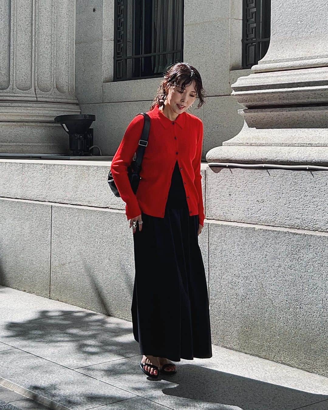 ai.takahashi328さんのインスタグラム写真 - (ai.takahashi328Instagram)「赤は1番好きなカラー❤️ なこの秋冬は注目カラーの1つらしいから、着る機会も多くなるかな？？ この襟付きニットの形が好き🥰  っていうか、スカート丈、UNIQLOいつになく長くない？？  （けど更に長く穿きたかったからサイズupしました）  @uniqlo_jp  @uniqlo_with   ✔︎エクストラファインメリノリブポロカーディガン ✔︎ボリュームロングスカート  #uniqlo2023fw  #UNIQLOコーデ #UNIQLO #ユニクロ #ユニクロコーデ #ユニクロ秋コーデ  #エクストラファインメリノリブポロカーディガン #ボリュームロングスカート #コーディネート #上下uniqlo  #40代コーデ # #パーソナルスタイリスト」9月3日 19時59分 - ai.takahashi328
