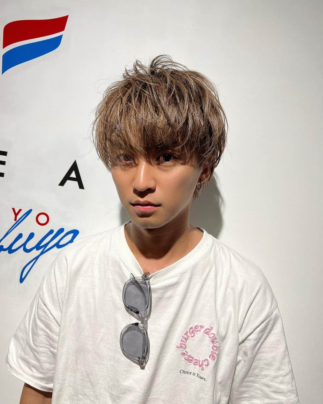 品川翔のインスタグラム：「イメチェン✂︎ （めちゃくちゃ焼けた）  どう、似合ってる？  #こんなに焼けた #BBQしたい #すぐしよ #俳優 #フォローミー #フォロー #コメント返し#コメント #フォロー歓迎 #フォロー大歓迎 #workout#cinema#cinematic#cinematicvlog#cinematicvlogger#vlog#vlogger#filmmaker#フィルムメーカー」
