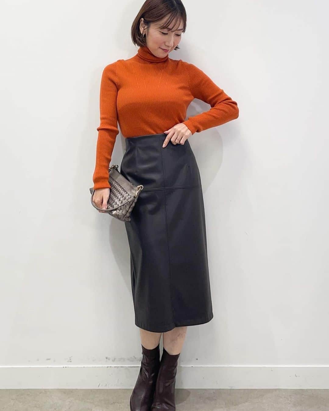 cdec_official Aesthetic Senseのインスタグラム：「【PRE-ORDER】 2023 AUTUMN&WINTER  初秋に続いて、秋冬プレオーダーがスタート!! 大好評の中、人気の3つのアイテムをスタッフ着用で リアルな着こなしをご紹介♪  予約数に限りがあるので是非早めにチェック されてくださいね！ ． ． ▶︎ 良質なウールを使用したシームレスのリブタートル。 胸元に入れたダーツ風の柄は小顔効果を、脇の目通し柄は 縦ラインを強調して細身効果が期待できる拘りの枚です。 ． ． 5color ✴︎ tops No.187-17001 ¥14,960(tax in) ． ． ▶︎PREORDER -2023 AUTUMN-  受付中!! @cdec_officialのプロフィール公式サイトの 【プレオーダー】からCHECK!!!  . . #クードシャンス #2023#2023aw #ファッション #ファッションコーデ #おしゃれさんと繋がりたい #ファッション好きな人と繋がりたい #秋冬 #秋冬コーデ #秋コーデ #秋服コーデ #冬コーデ #アウター #アウターコーデ #ニット #ニットコーデ #タートルネック #ハイネック #女子会コーデ #デートコーデ #お出かけコーデ #通勤コーデ #フェミニン #フェミニンコーデ #上品 #上品コーデ #きれいめコーデ #着回しコーデ」