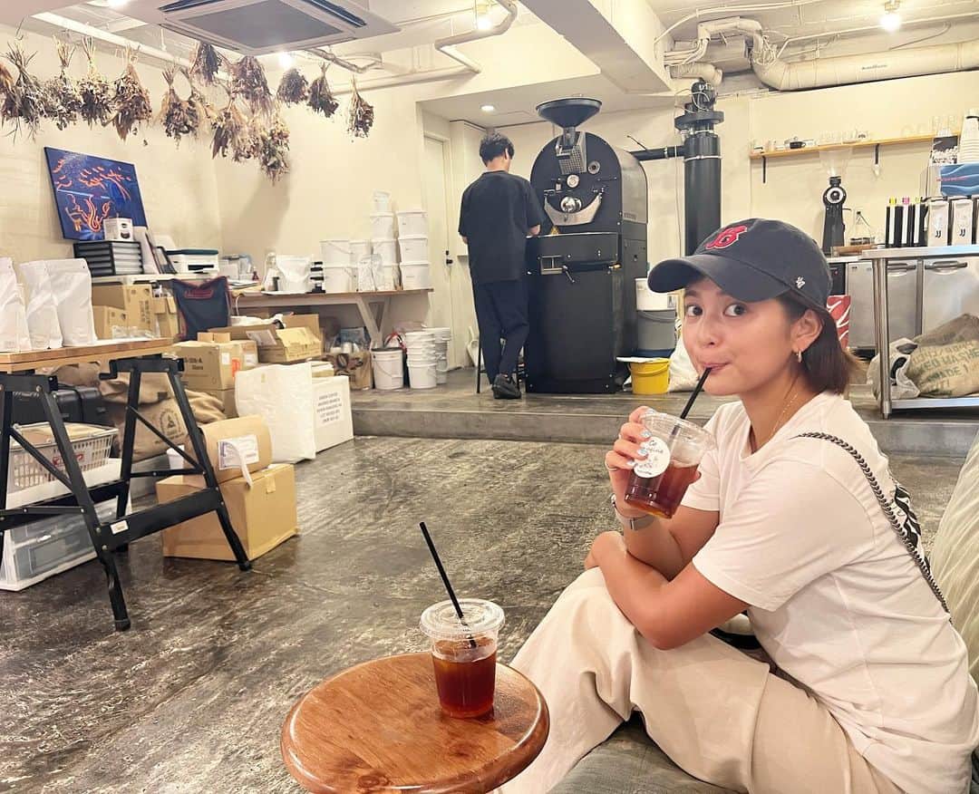 並木万里菜さんのインスタグラム写真 - (並木万里菜Instagram)「☕️ 旅先ではいつもその土地のおいしいコーヒー探しています。  #coffeetime  #coffeeshop  #osakacoffee  #coffeeroaster」9月3日 20時14分 - marina_namiki
