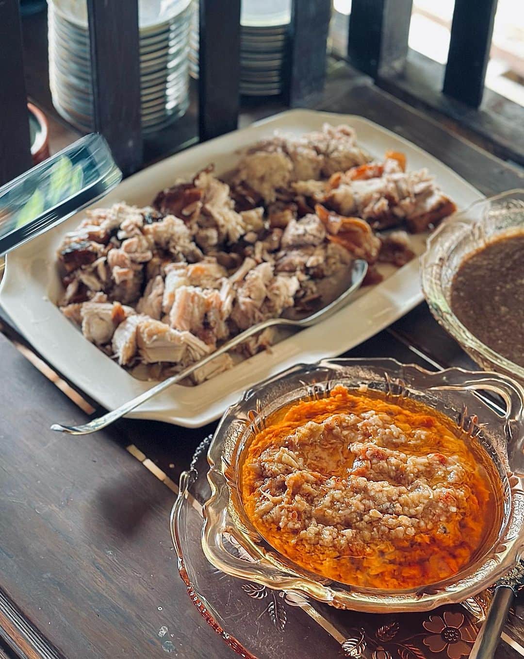 JJ.Acunaさんのインスタグラム写真 - (JJ.AcunaInstagram)「Thank you for sharing your food, your #pampangan heritage, and your lovely house on this rainy Summer’s Sunday in Arayat. @marcoscalomedina @miko.calo @luicalomedina ♥️💗🙏🏻  Slide 1: Pancit Lang Lang (with pigs head and brine shrimp) 2: Kampangpangan Bringhe (rice in coconut milk, local paella) 3: Pastillas de Leche Tray 4: Seasonings and Patis 5: Tsokolate with Pinipig - carabao milk 6: Puto with Salted Egg and Fermented Rice and Ensaymada 7: Adobong Camaro (crickets) 8: Wok Fried Pitichan (Chicharron) 9: Open Fire Kitchen 10: Buro (fermented shrimp and rice)  #lifeofjj #foodphotography #sundayfeast #kapampanganfood #pampanga」9月3日 20時14分 - jj.acuna