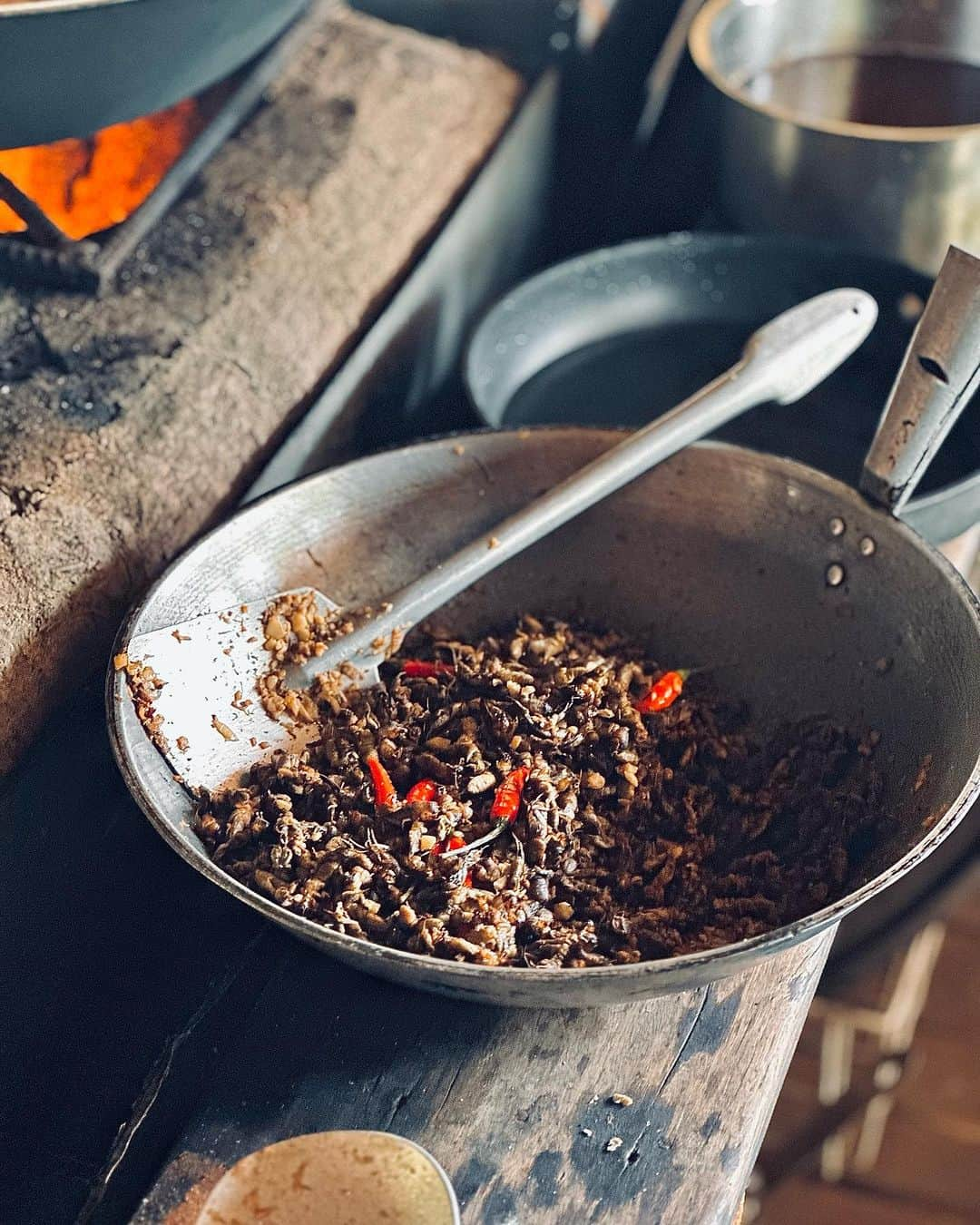 JJ.Acunaさんのインスタグラム写真 - (JJ.AcunaInstagram)「Thank you for sharing your food, your #pampangan heritage, and your lovely house on this rainy Summer’s Sunday in Arayat. @marcoscalomedina @miko.calo @luicalomedina ♥️💗🙏🏻  Slide 1: Pancit Lang Lang (with pigs head and brine shrimp) 2: Kampangpangan Bringhe (rice in coconut milk, local paella) 3: Pastillas de Leche Tray 4: Seasonings and Patis 5: Tsokolate with Pinipig - carabao milk 6: Puto with Salted Egg and Fermented Rice and Ensaymada 7: Adobong Camaro (crickets) 8: Wok Fried Pitichan (Chicharron) 9: Open Fire Kitchen 10: Buro (fermented shrimp and rice)  #lifeofjj #foodphotography #sundayfeast #kapampanganfood #pampanga」9月3日 20時14分 - jj.acuna